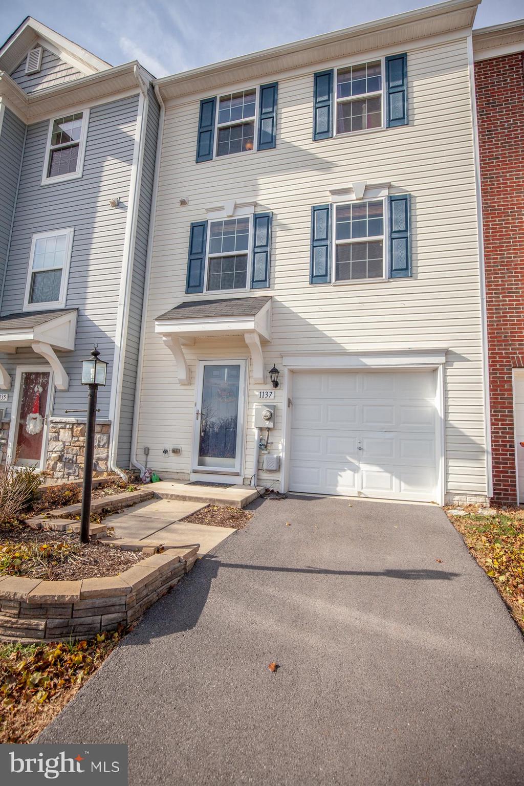 LAKELAND PLACE - Residential Lease