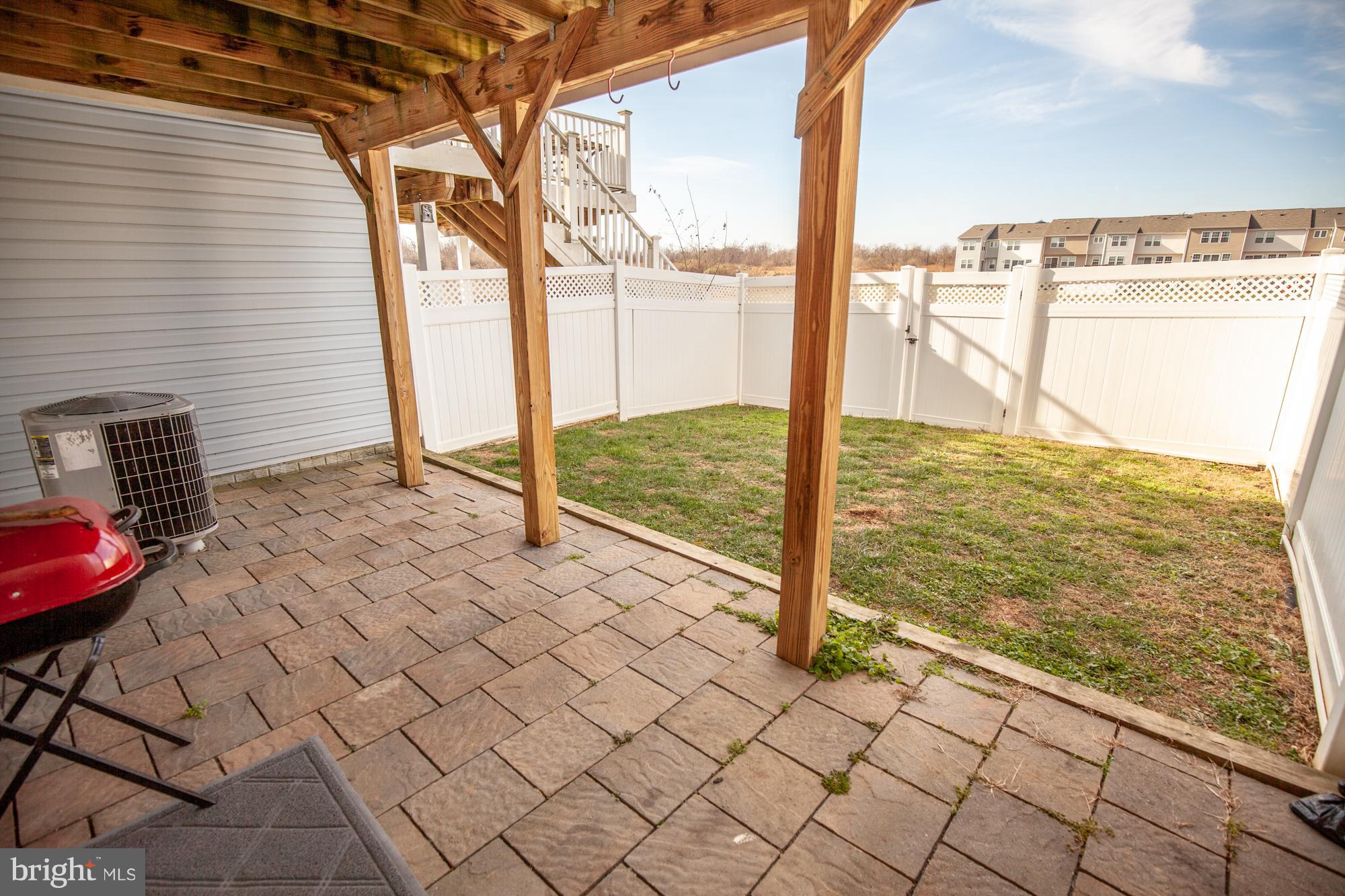 LAKELAND PLACE - Residential Lease