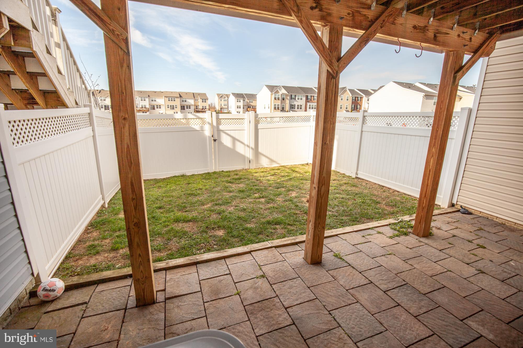 LAKELAND PLACE - Residential Lease