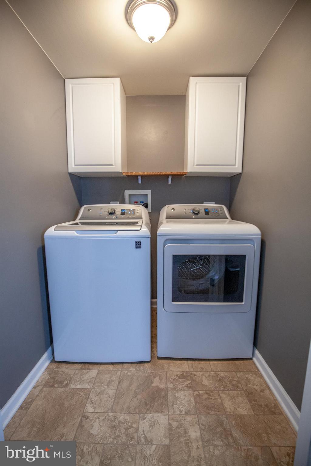 LAKELAND PLACE - Residential Lease