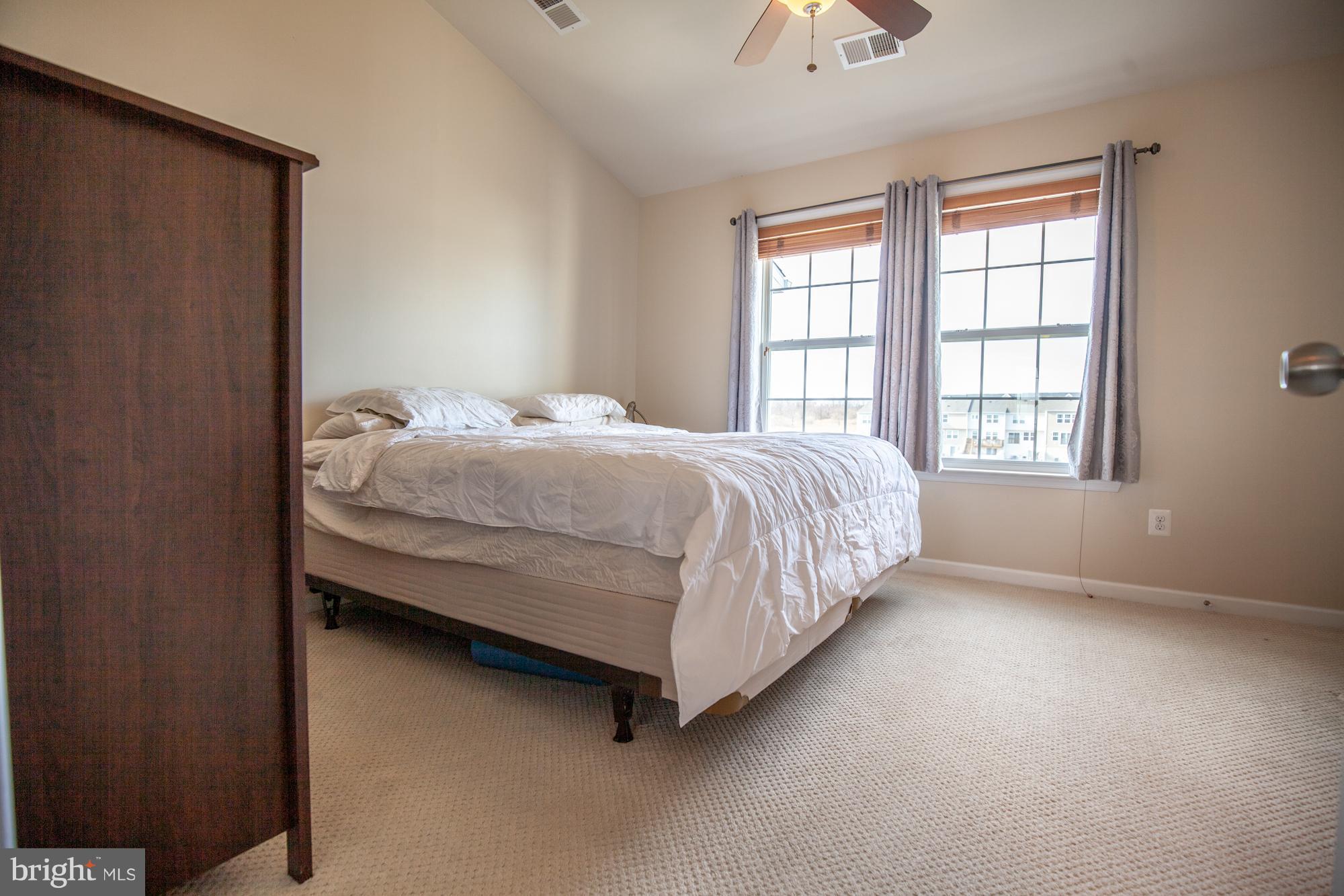 LAKELAND PLACE - Residential Lease