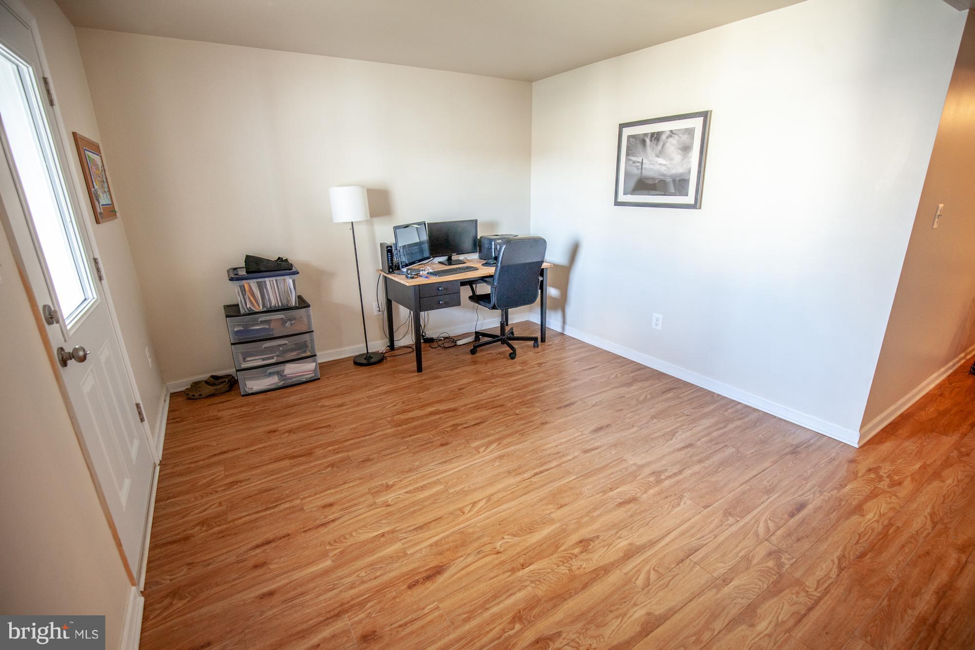 LAKELAND PLACE - Residential Lease