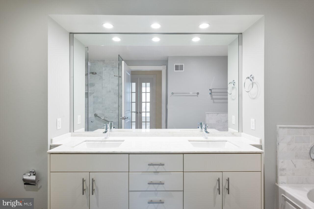 900 NORTH WASHINGTON STREET CONDOMINIUMS - Residential Lease