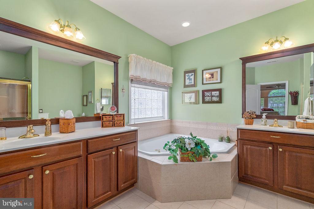 SYMPHONY VILLAGE AT CENTREVILLE - Residential