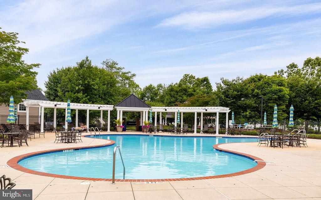 SYMPHONY VILLAGE AT CENTREVILLE - Residential