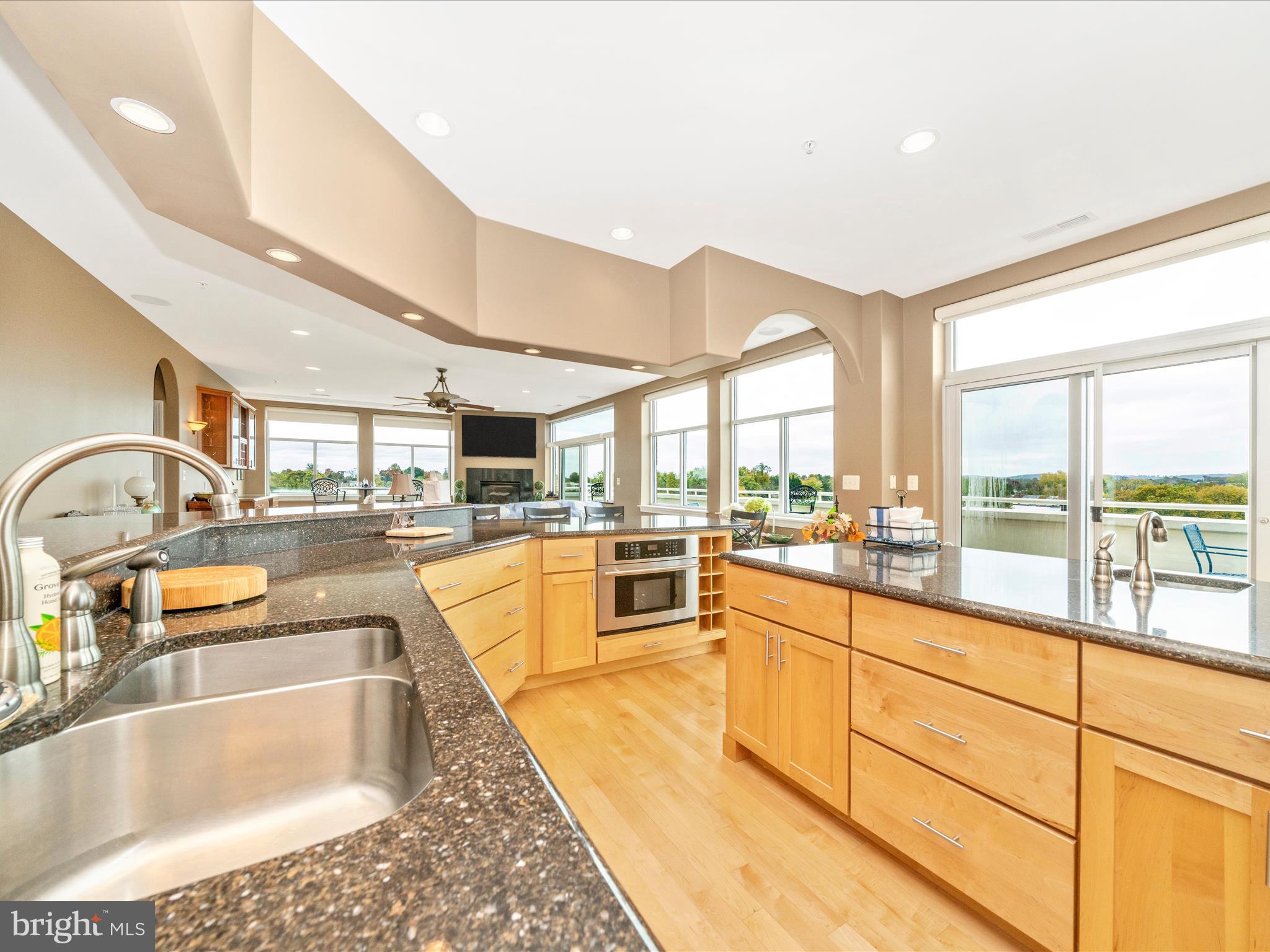 CREEKSIDE PLAZA - Residential