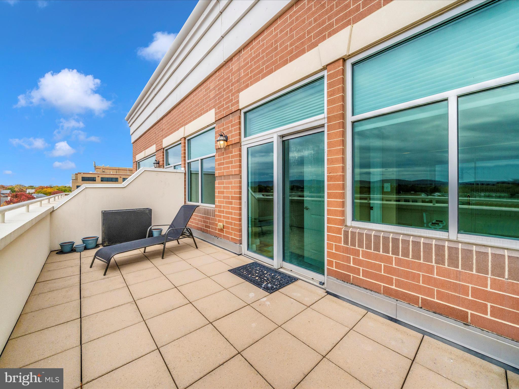 CREEKSIDE PLAZA - Residential