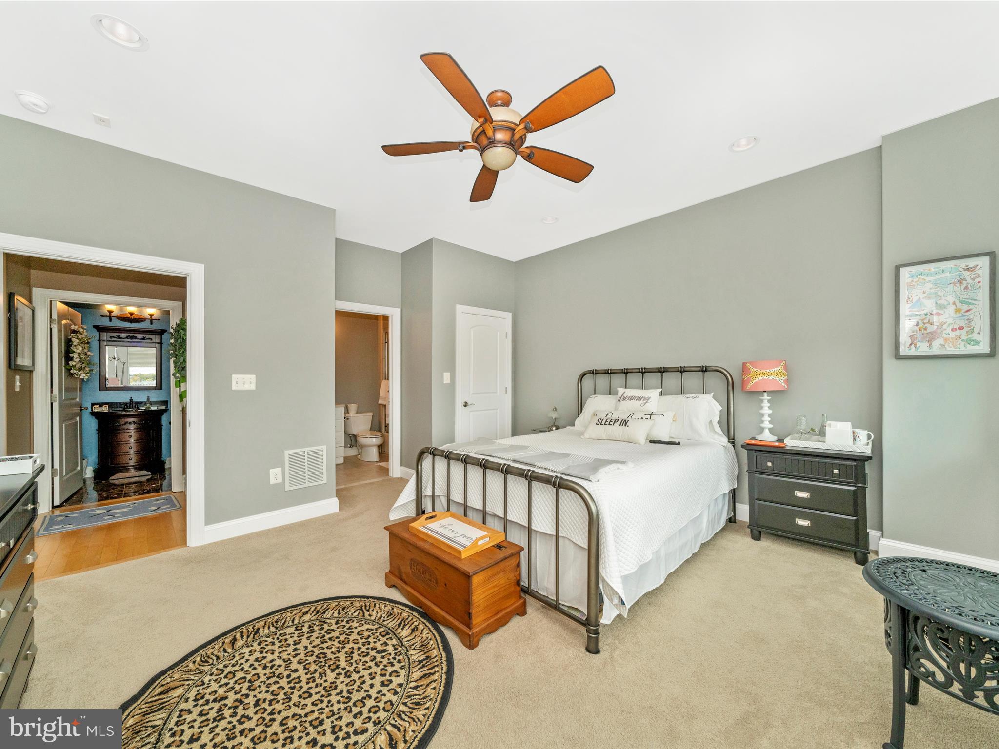 CREEKSIDE PLAZA - Residential