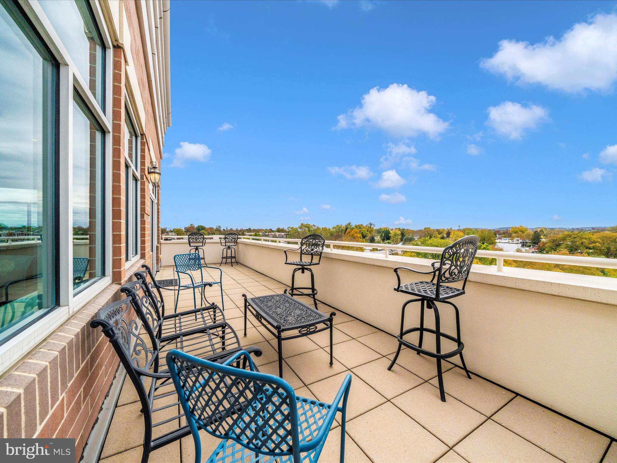 CREEKSIDE PLAZA - Residential