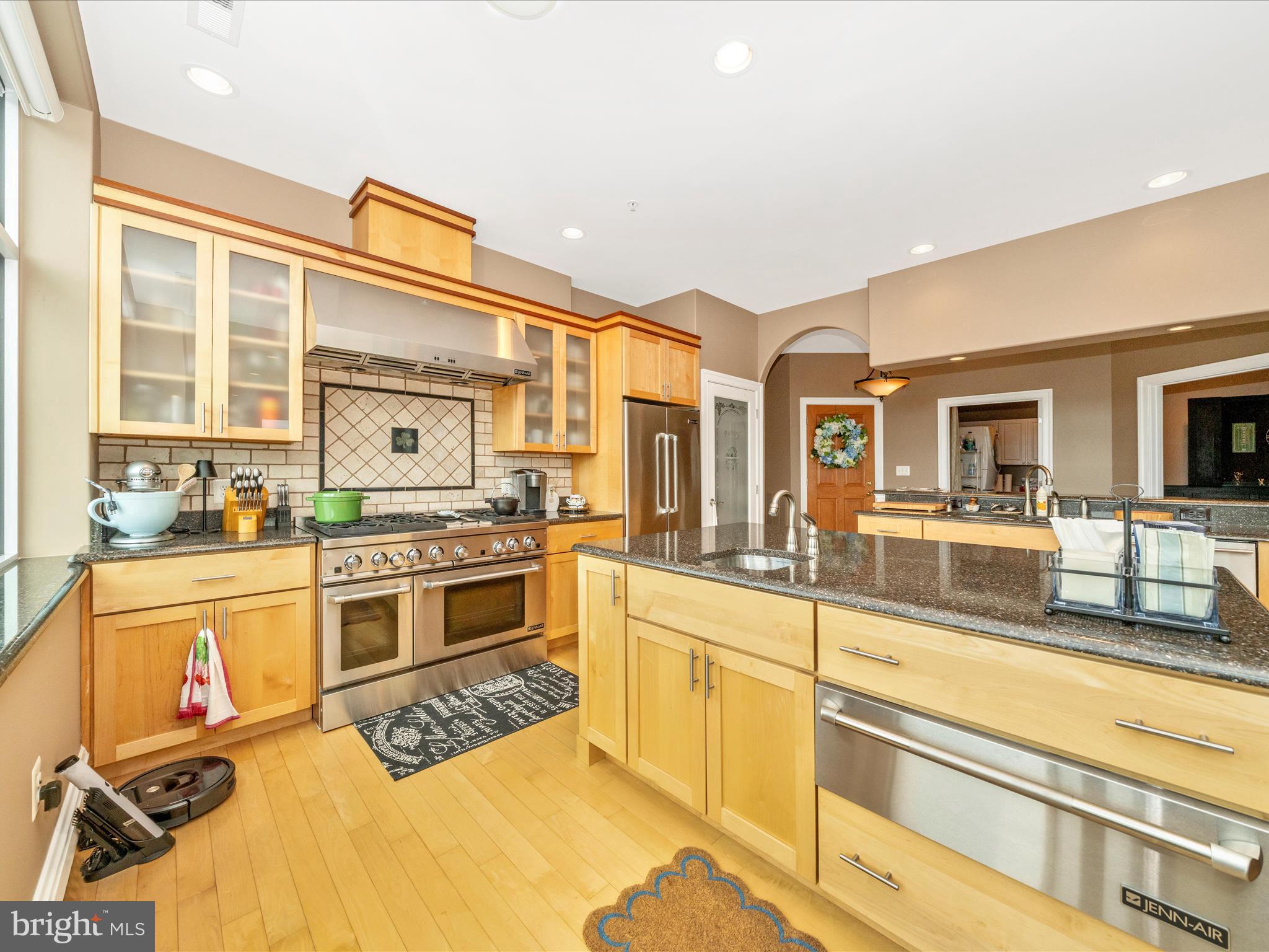 CREEKSIDE PLAZA - Residential