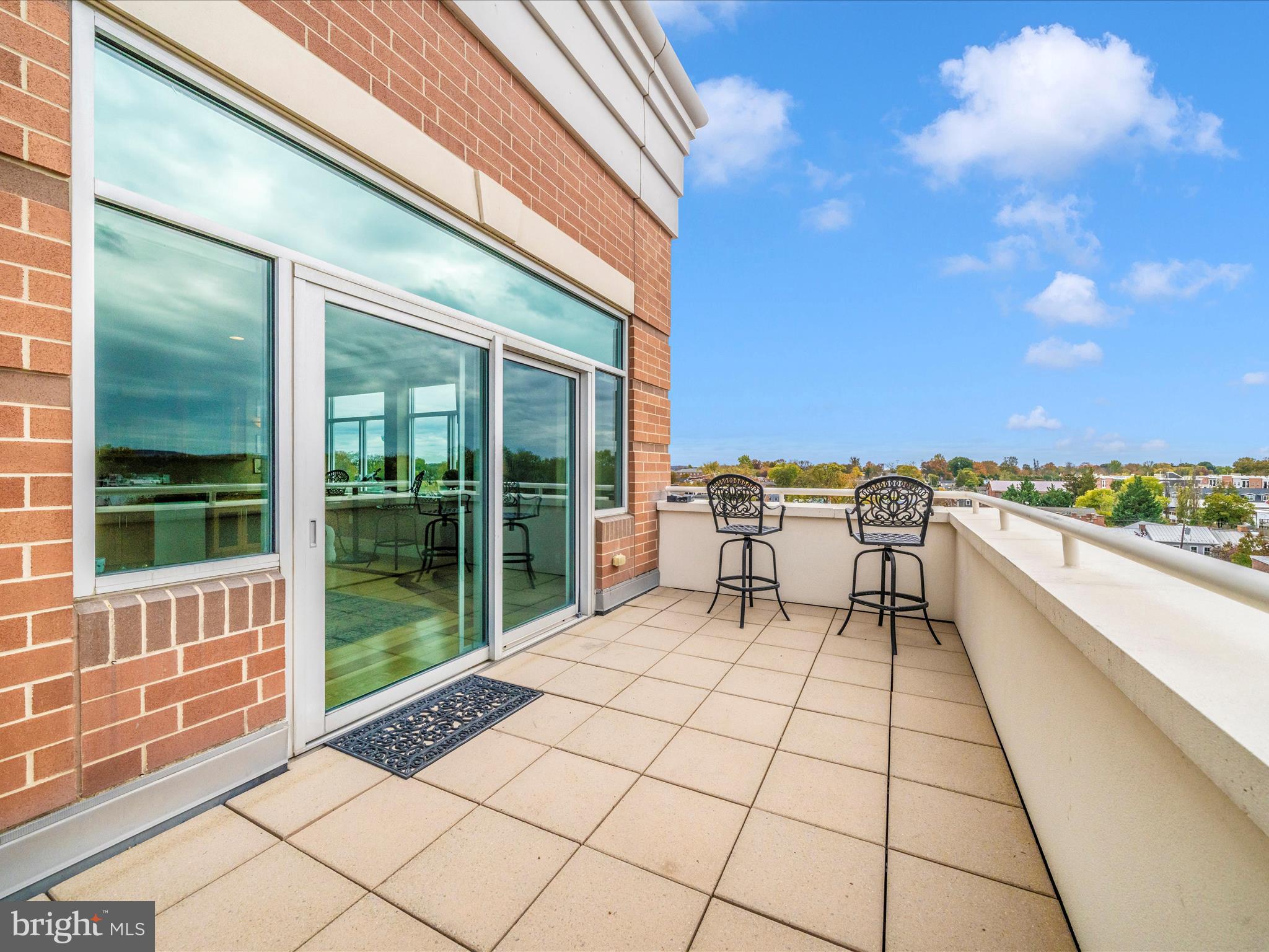 CREEKSIDE PLAZA - Residential