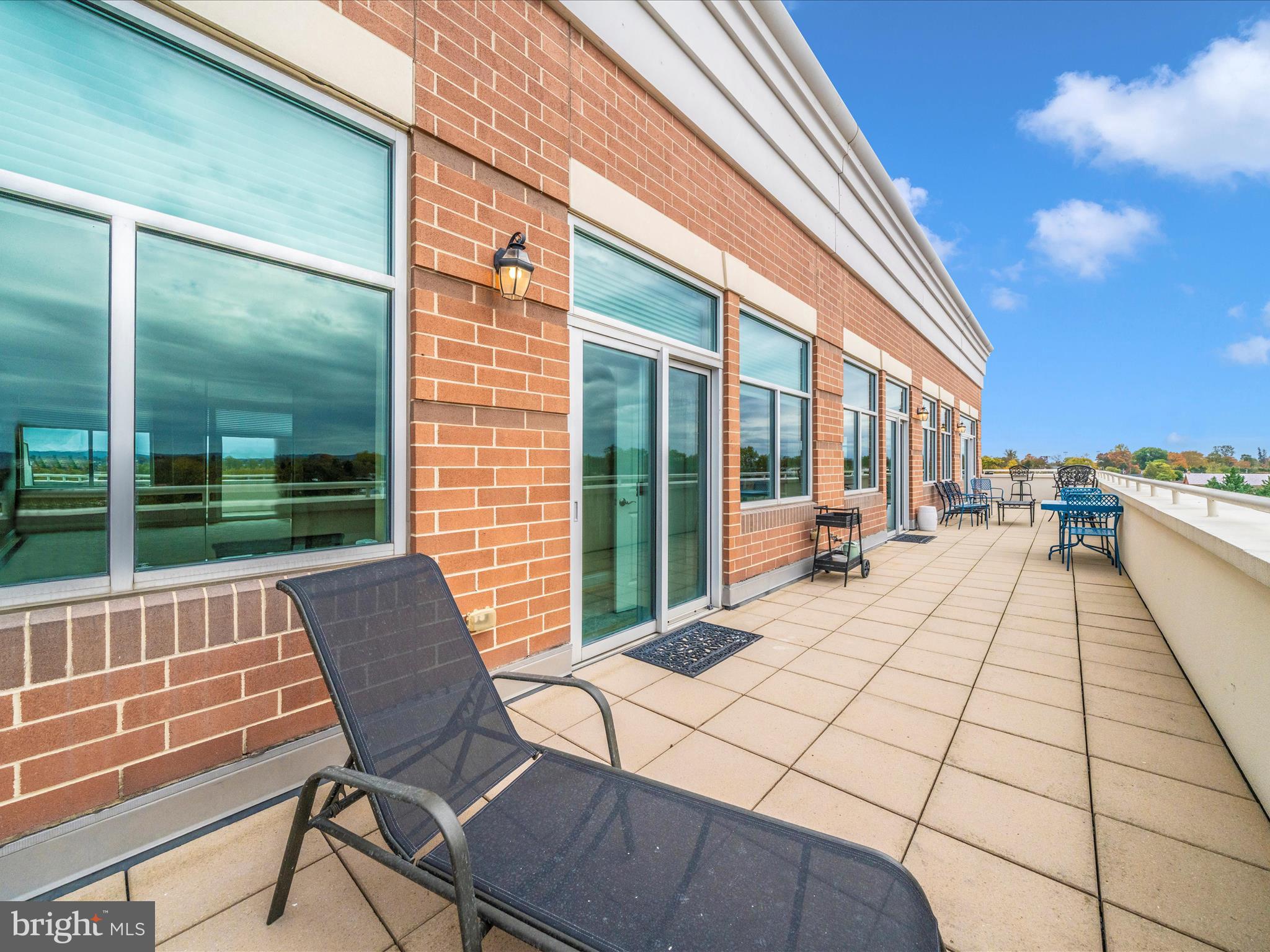 CREEKSIDE PLAZA - Residential