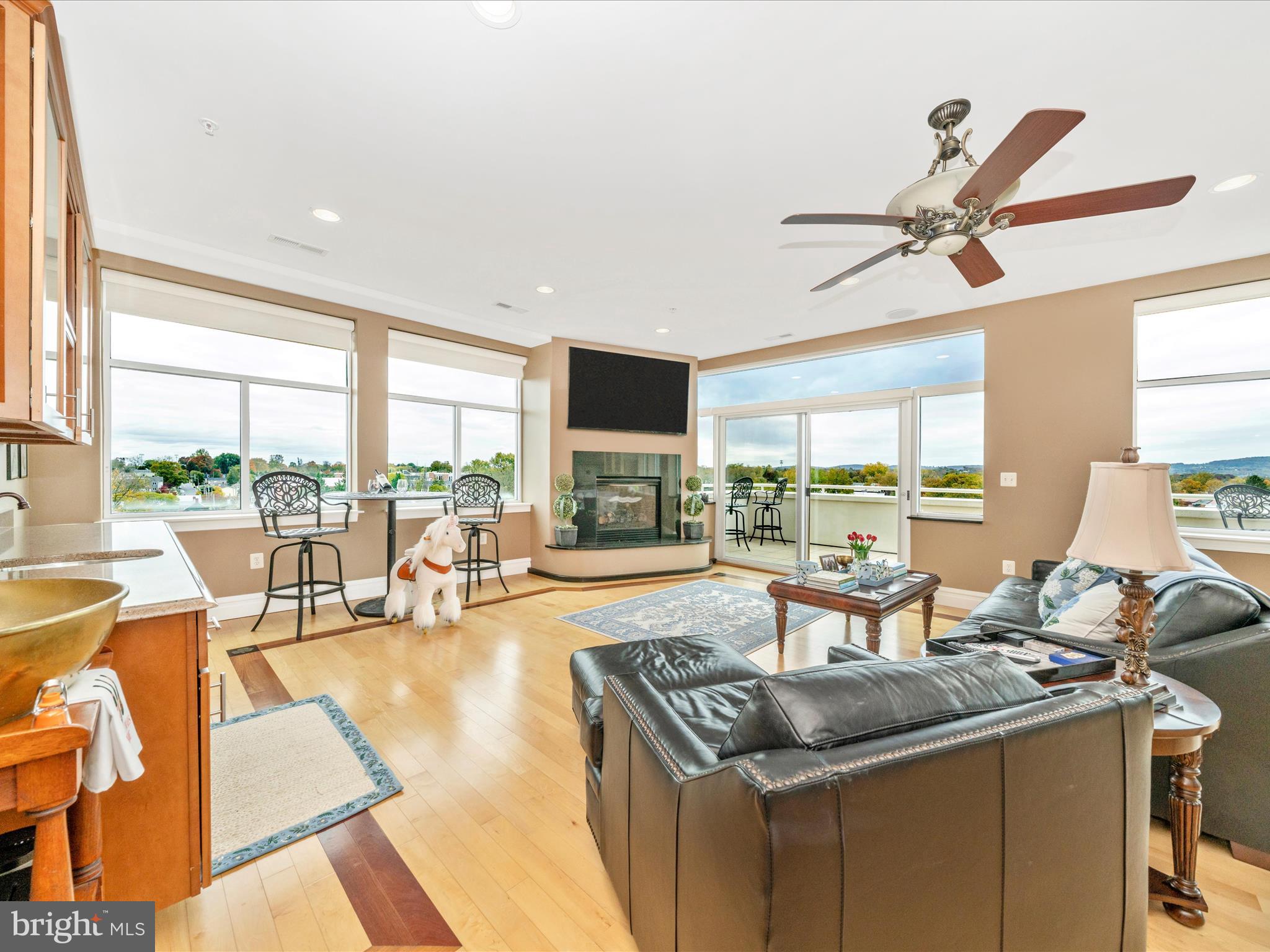 CREEKSIDE PLAZA - Residential