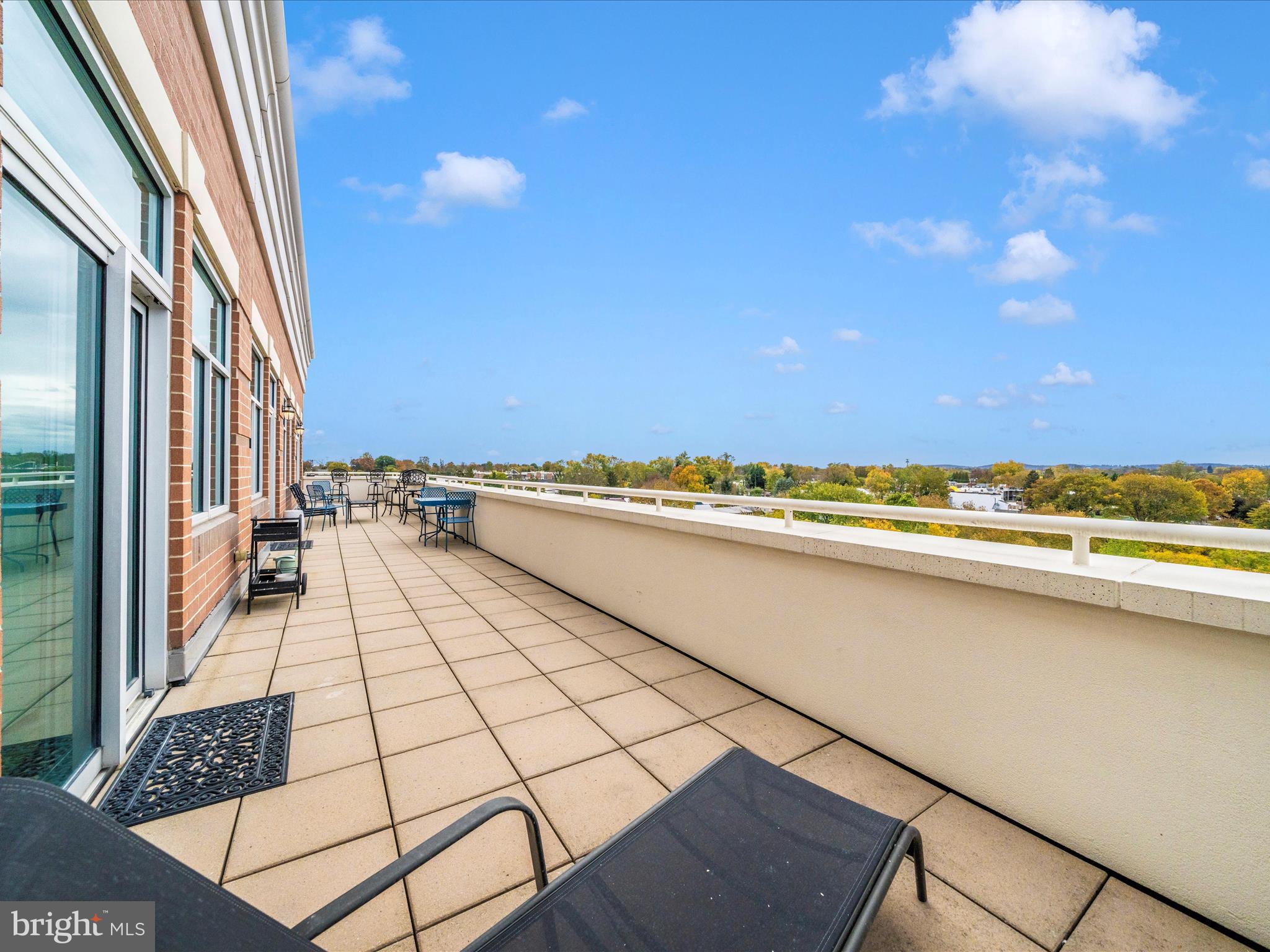 CREEKSIDE PLAZA - Residential