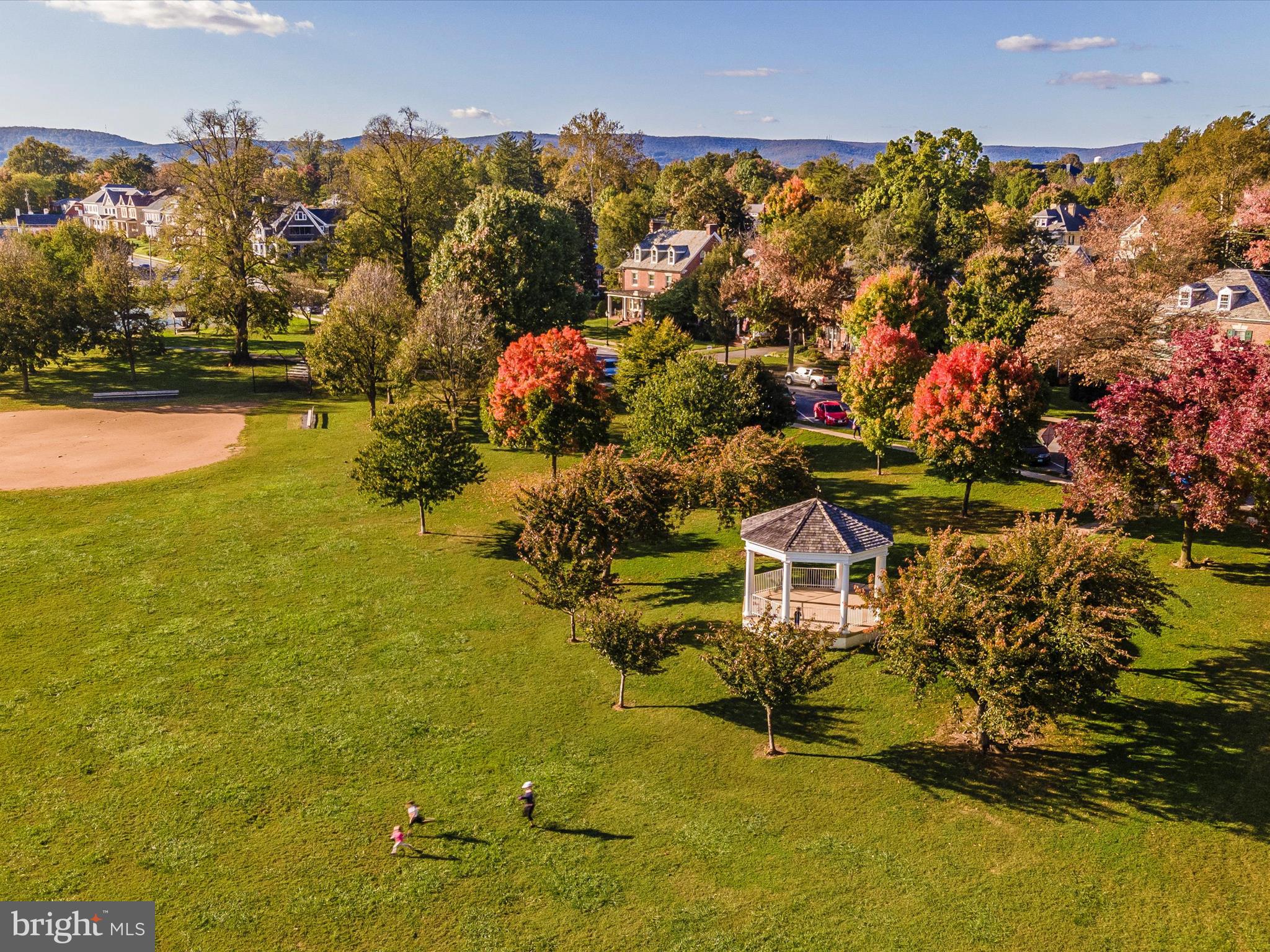 CREEKSIDE PLAZA - Residential