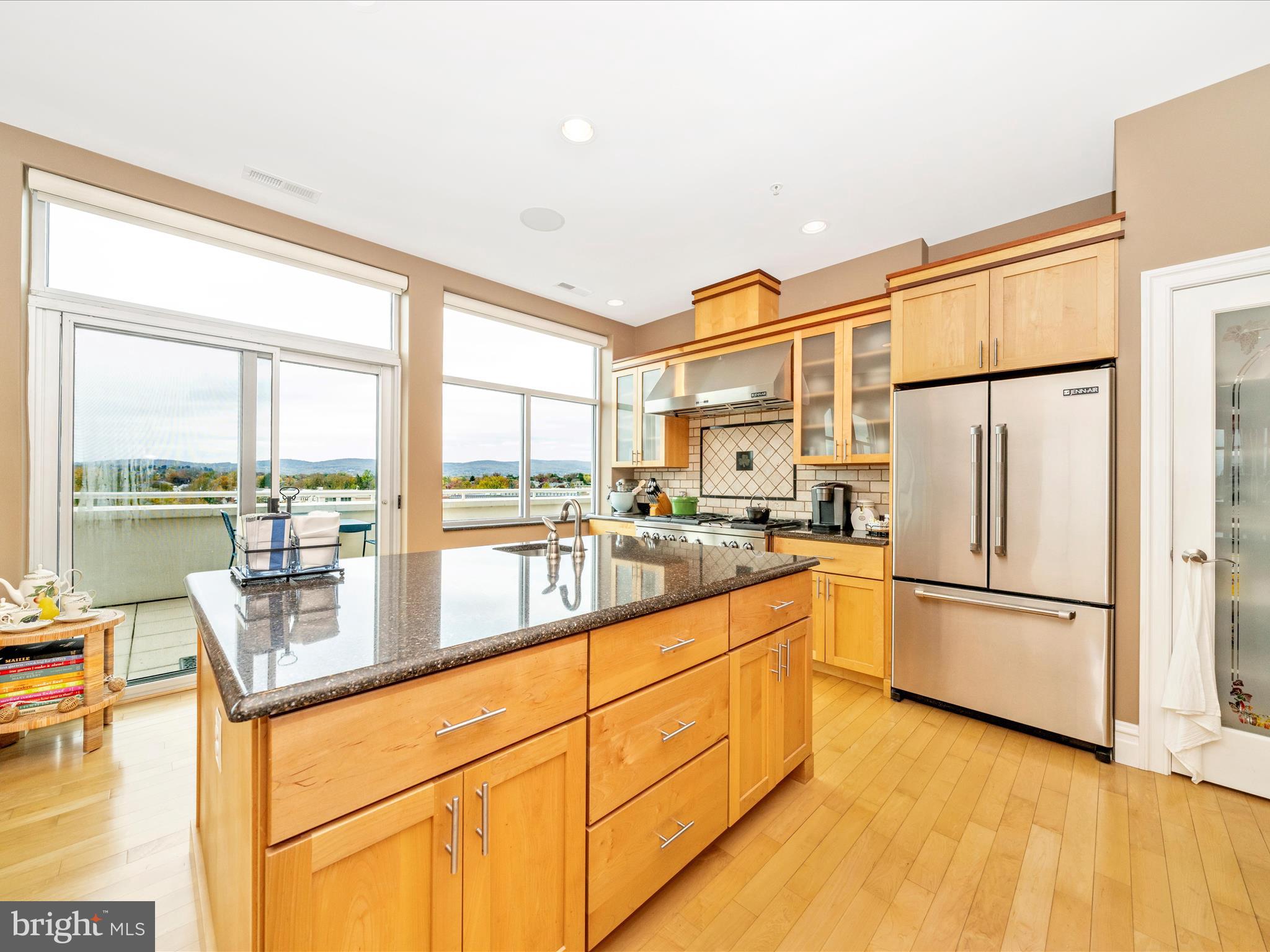 CREEKSIDE PLAZA - Residential