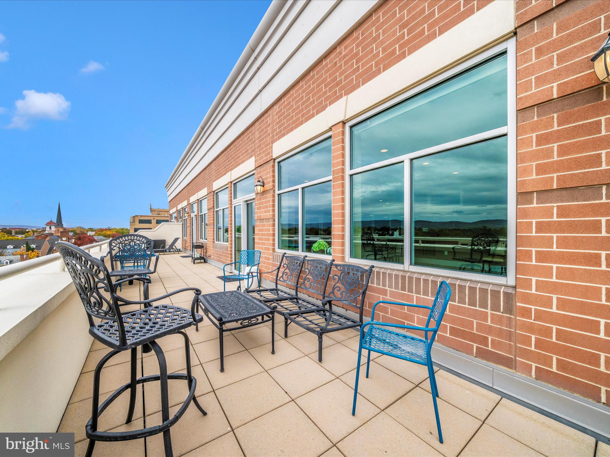 CREEKSIDE PLAZA - Residential