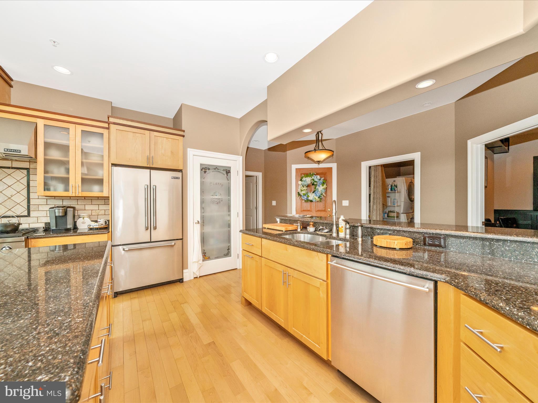 CREEKSIDE PLAZA - Residential