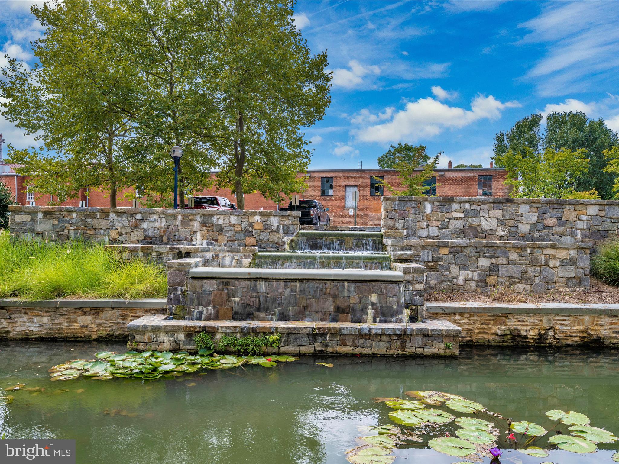 CREEKSIDE PLAZA - Residential