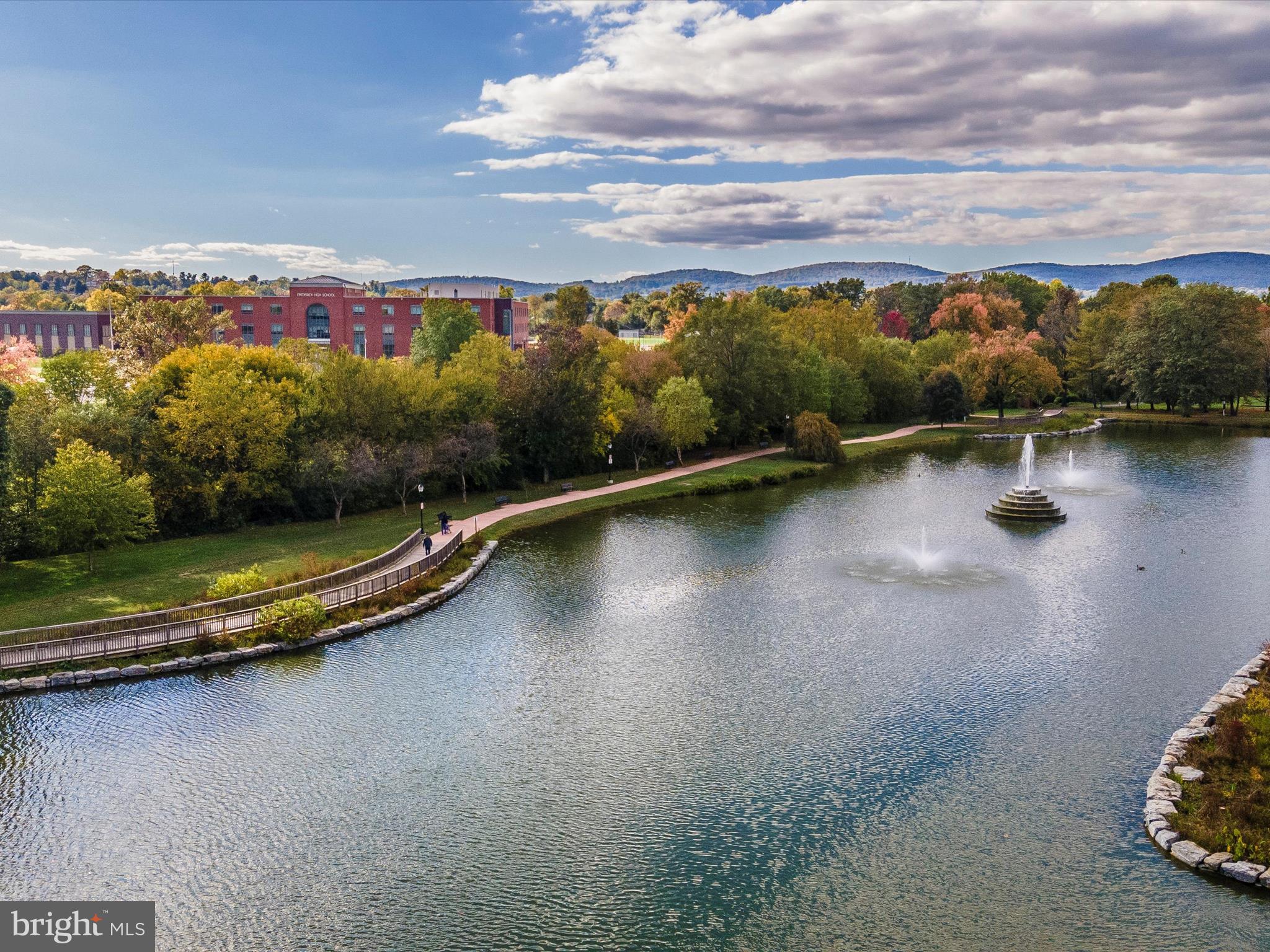 CREEKSIDE PLAZA - Residential