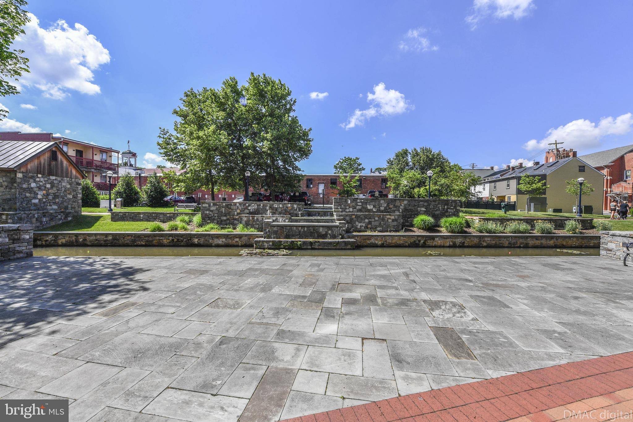 CREEKSIDE PLAZA - Residential