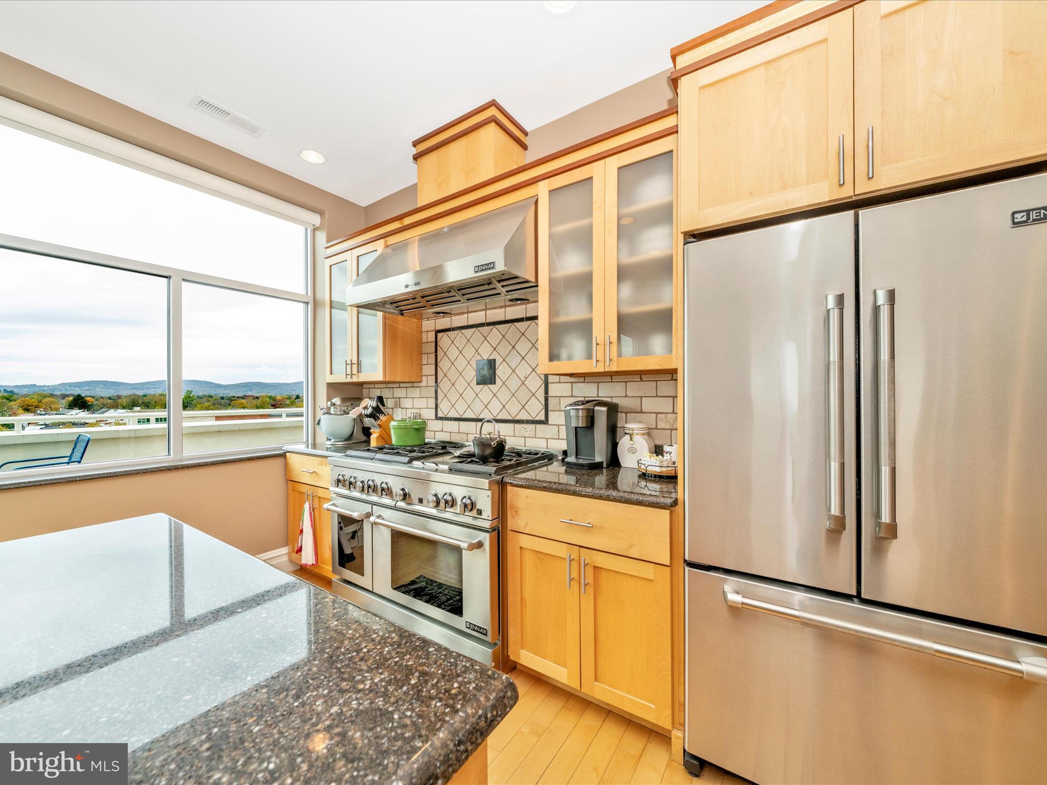 CREEKSIDE PLAZA - Residential