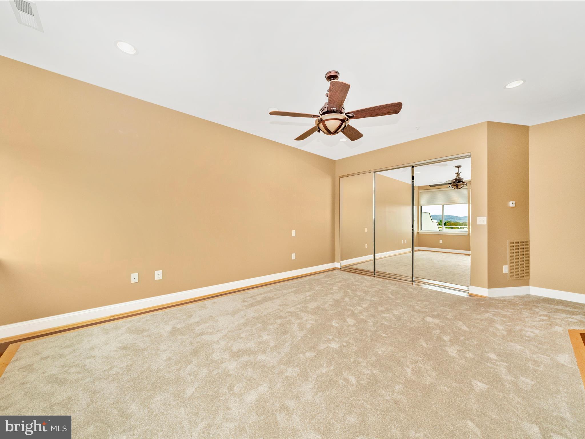 CREEKSIDE PLAZA - Residential