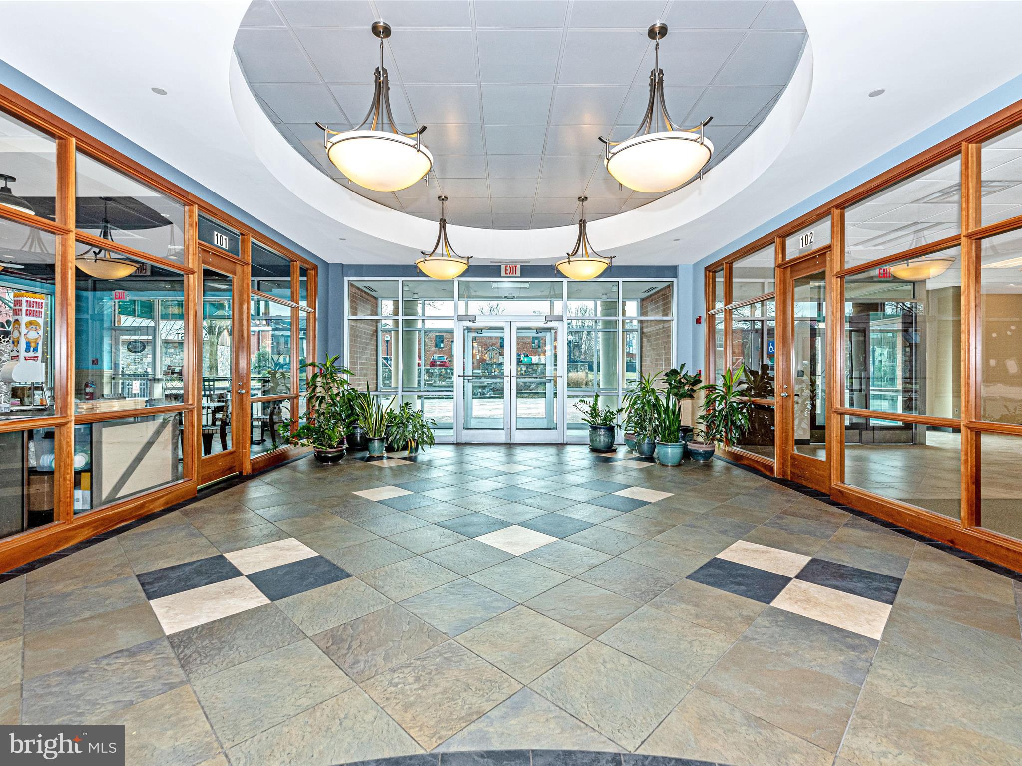 CREEKSIDE PLAZA - Residential