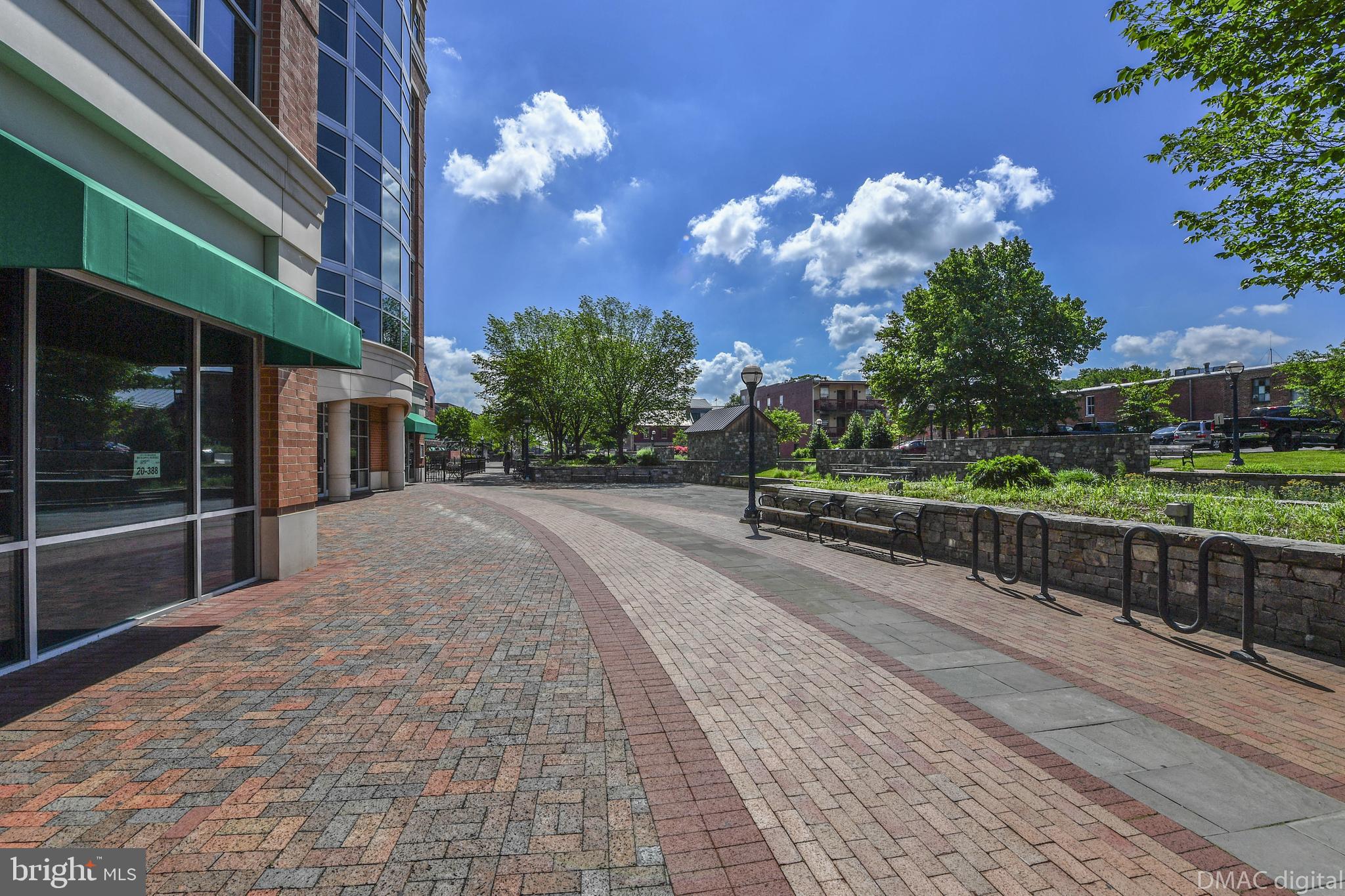 CREEKSIDE PLAZA - Residential