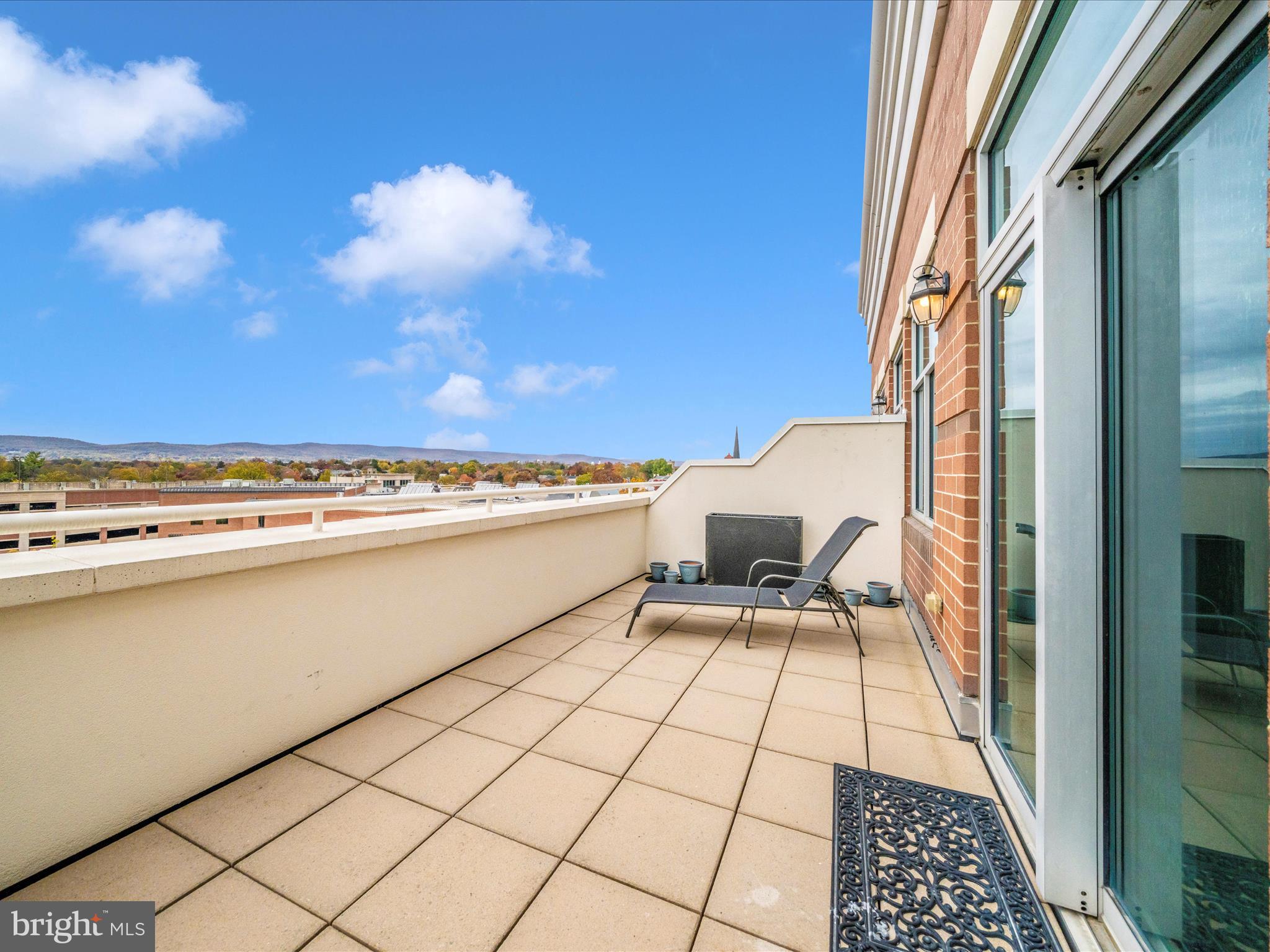 CREEKSIDE PLAZA - Residential