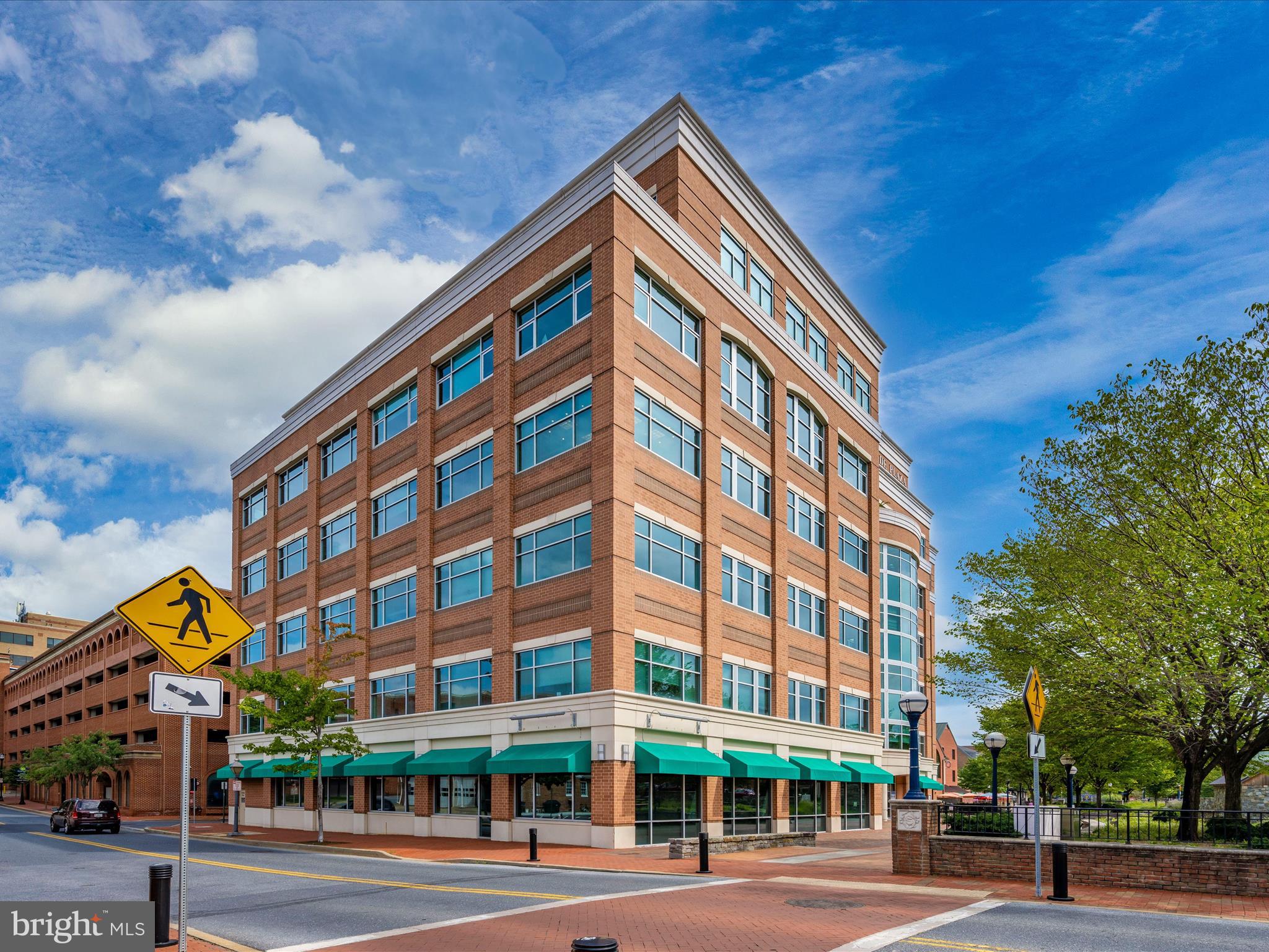 CREEKSIDE PLAZA - Residential