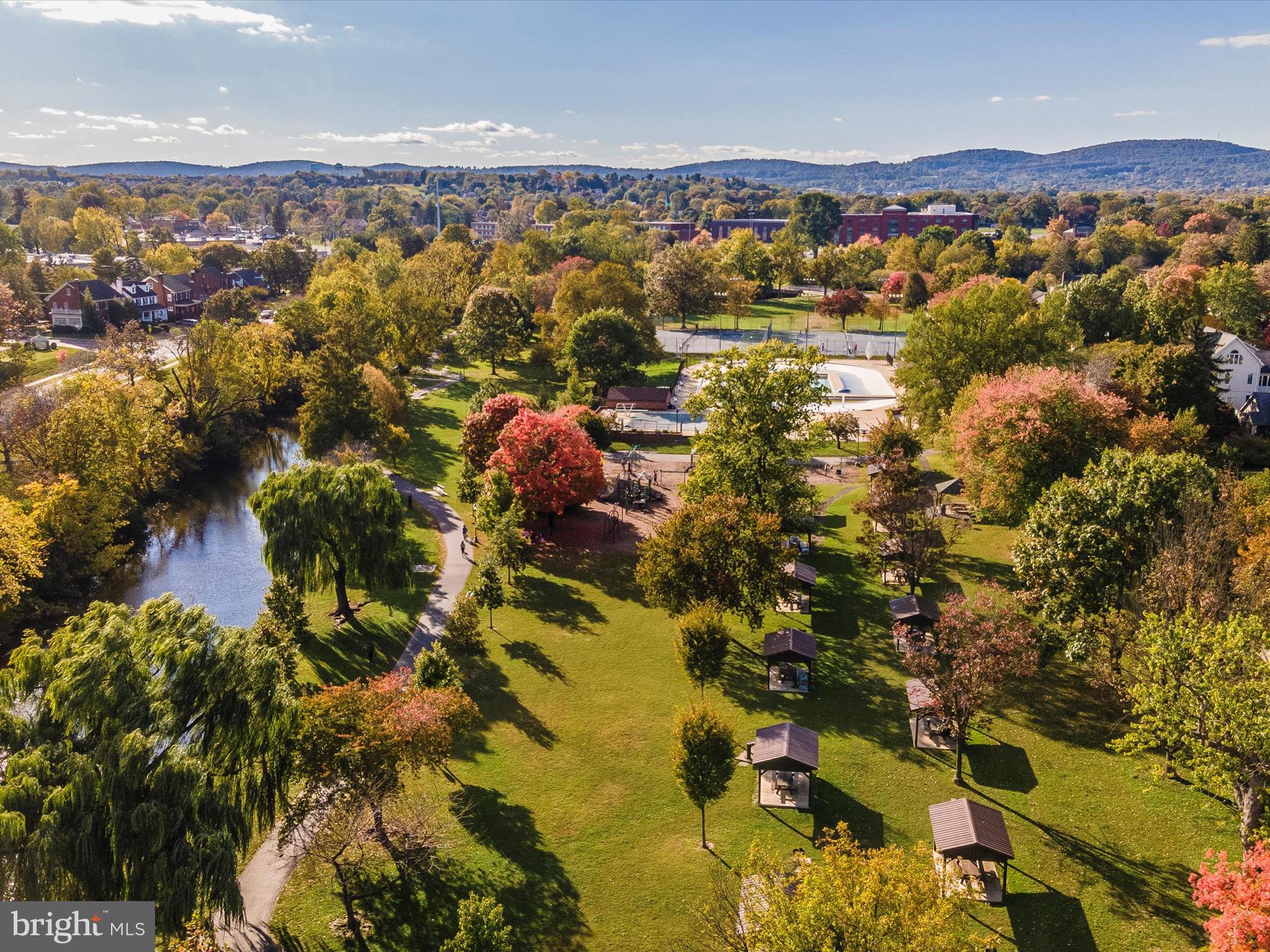 CREEKSIDE PLAZA - Residential
