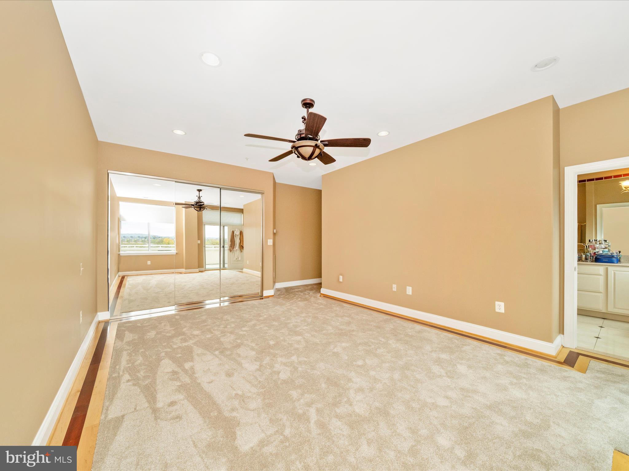 CREEKSIDE PLAZA - Residential