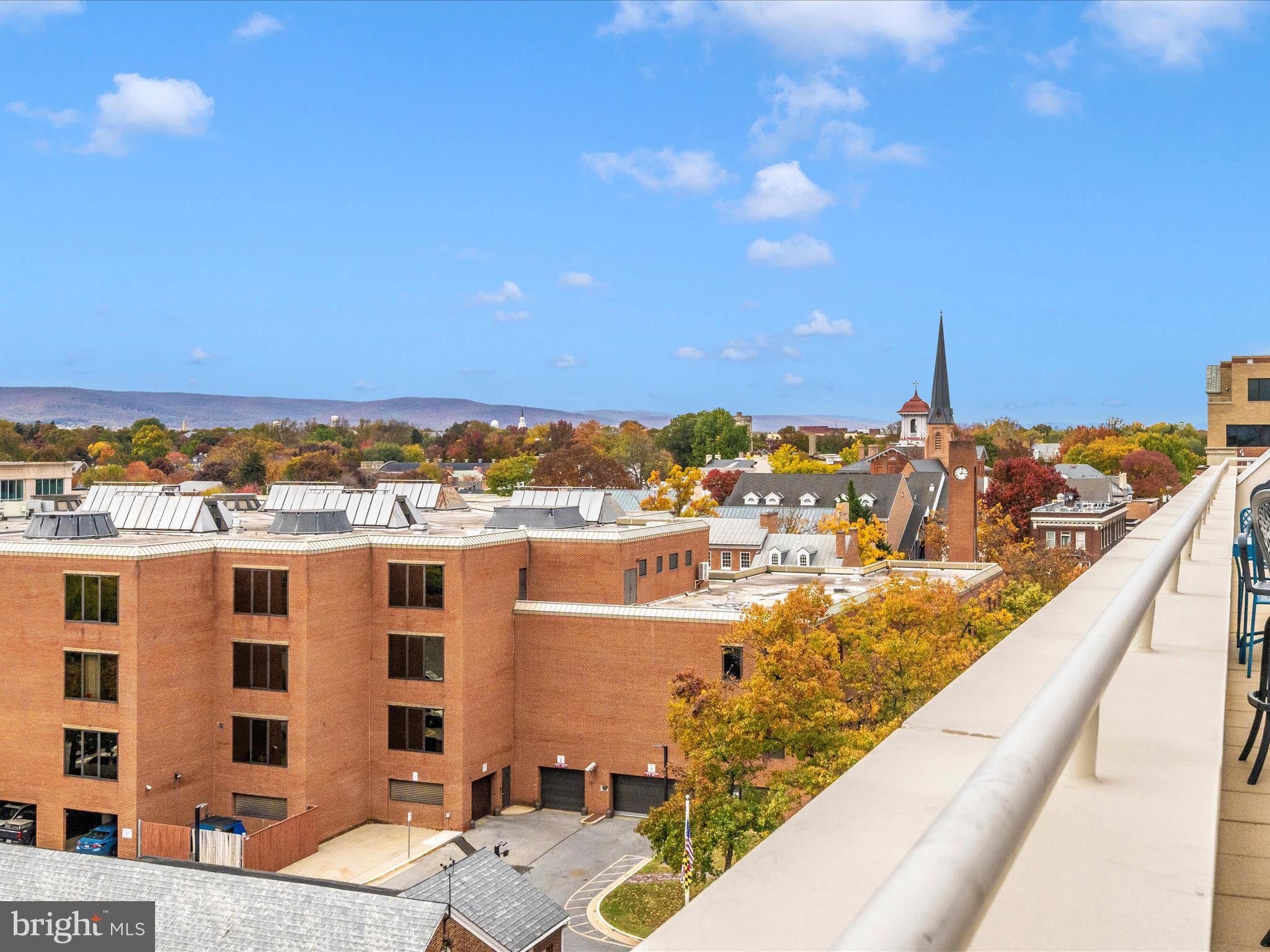 CREEKSIDE PLAZA - Residential