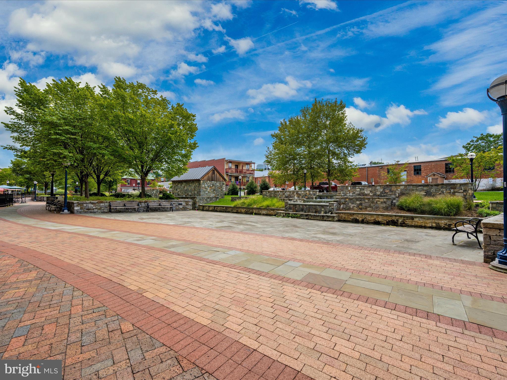 CREEKSIDE PLAZA - Residential