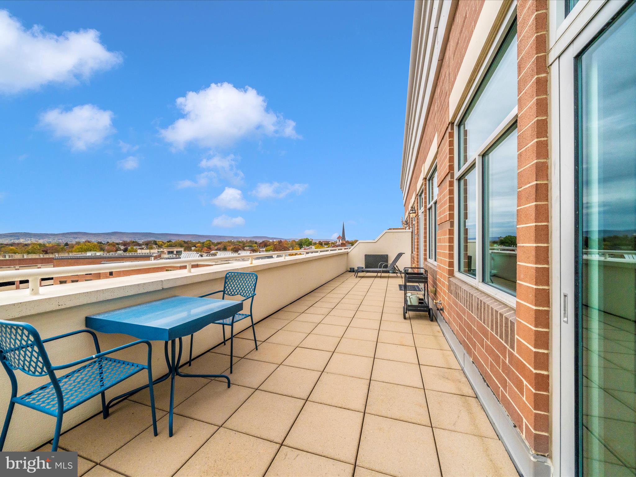 CREEKSIDE PLAZA - Residential