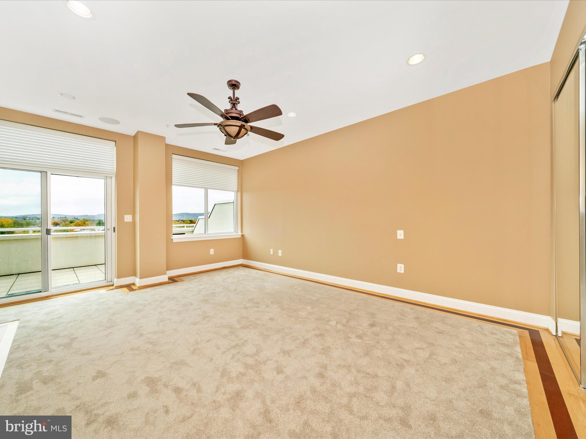 CREEKSIDE PLAZA - Residential