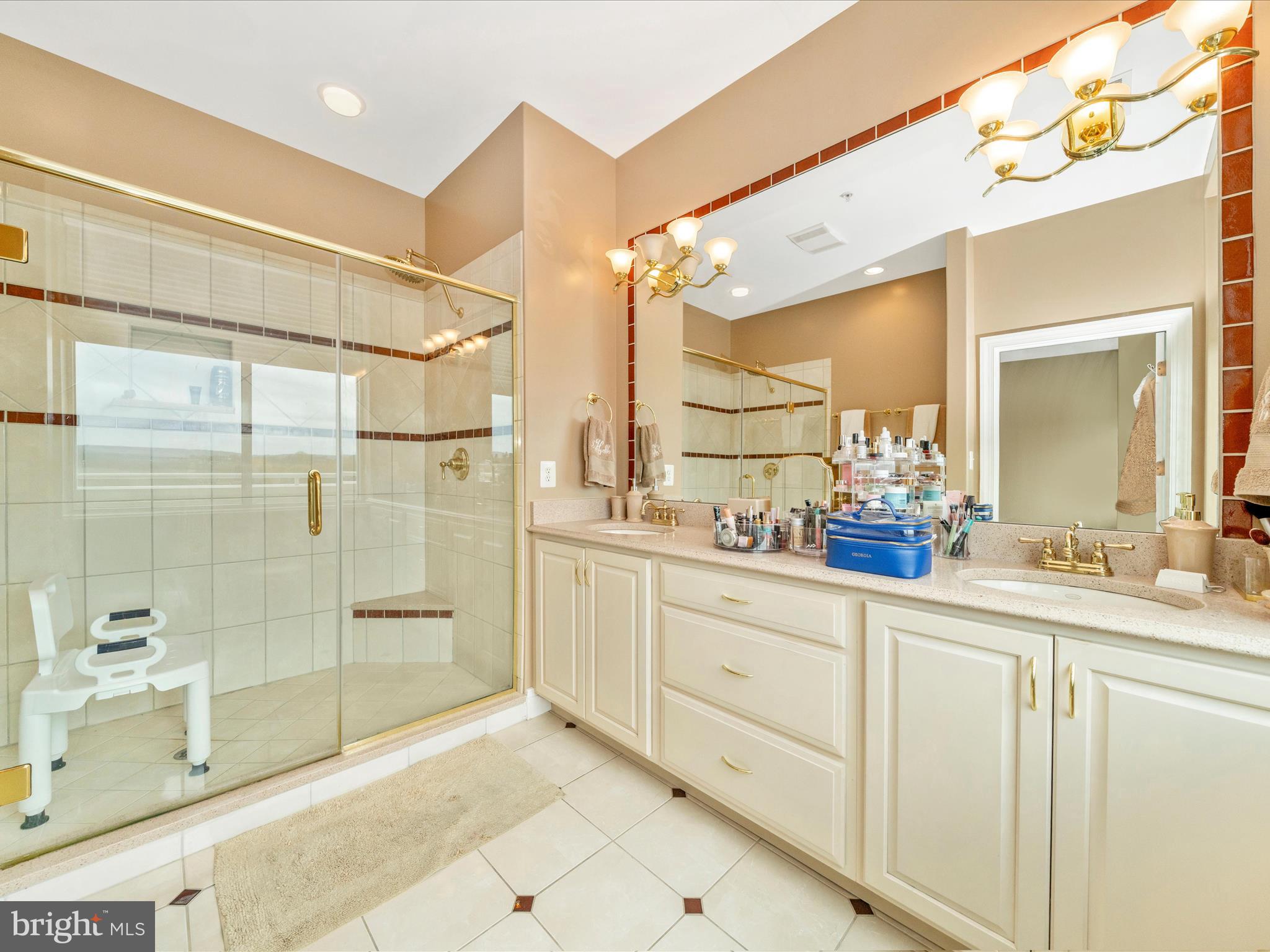 CREEKSIDE PLAZA - Residential