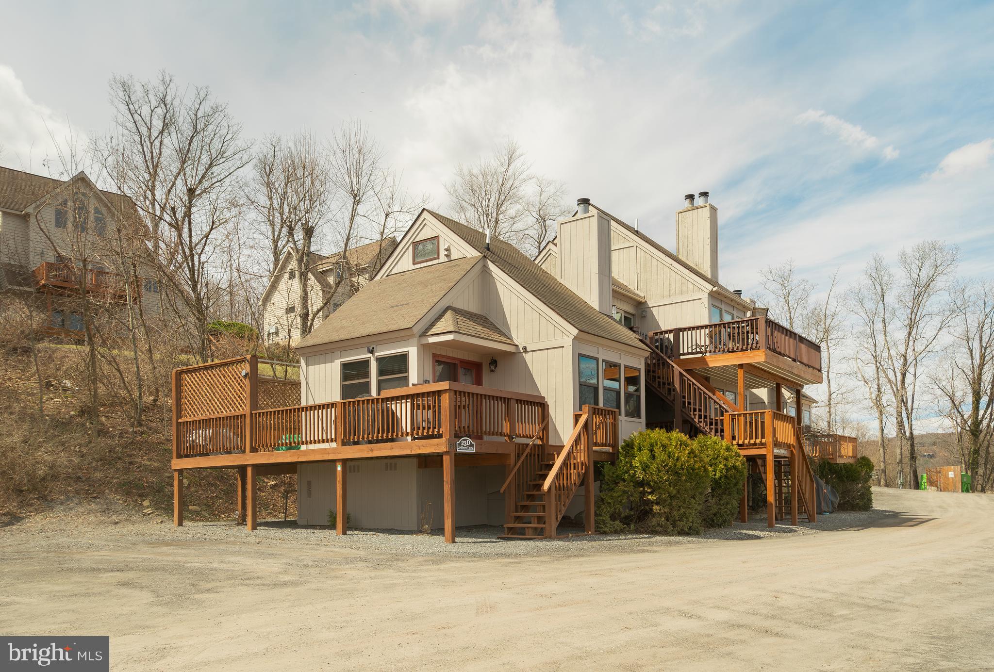 181 JEFFREY LANE 23D