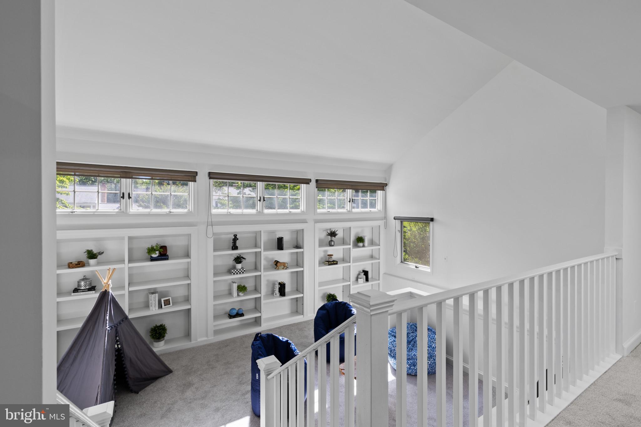 FOX HILLS - Residential