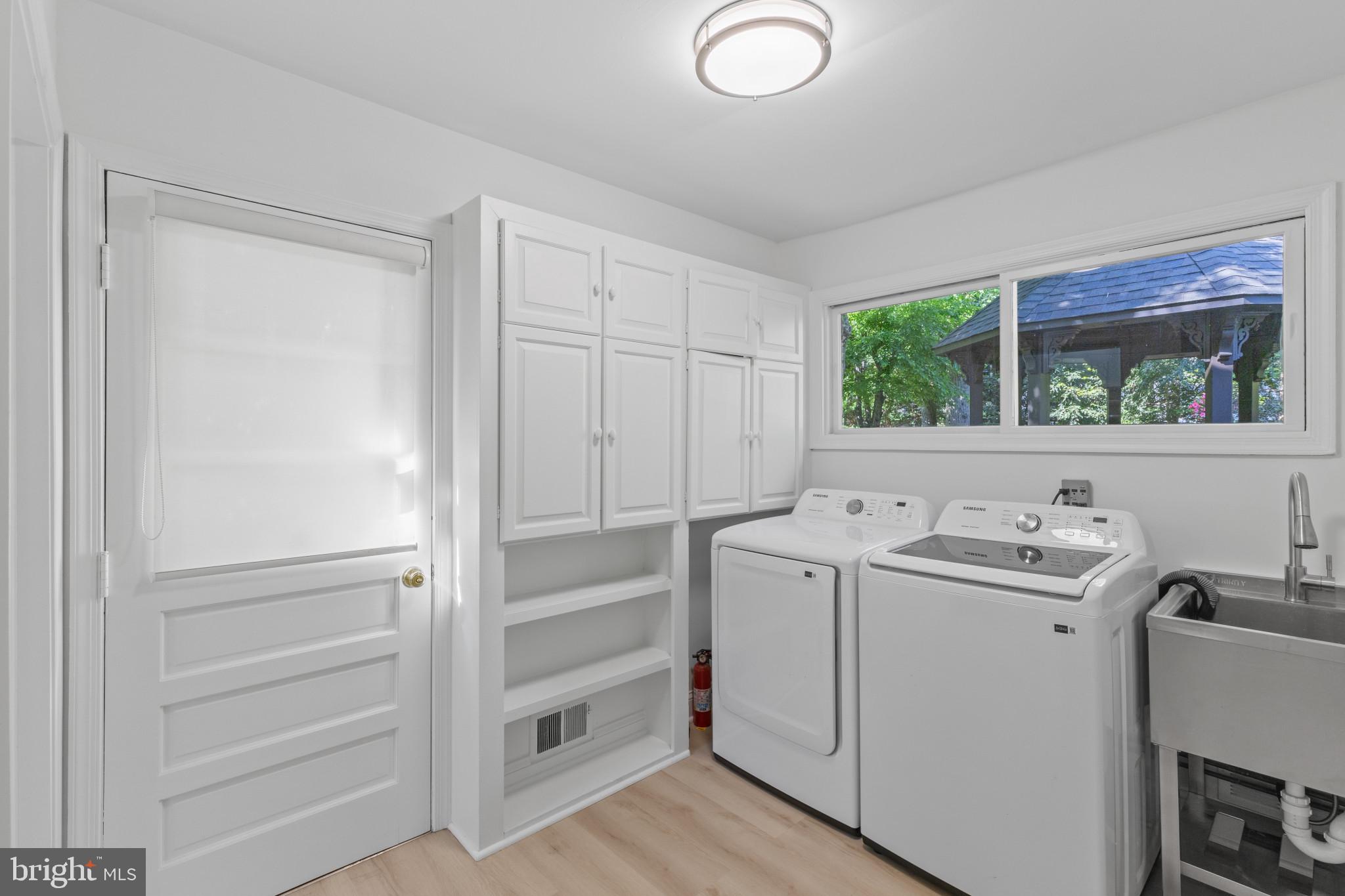 FOX HILLS - Residential