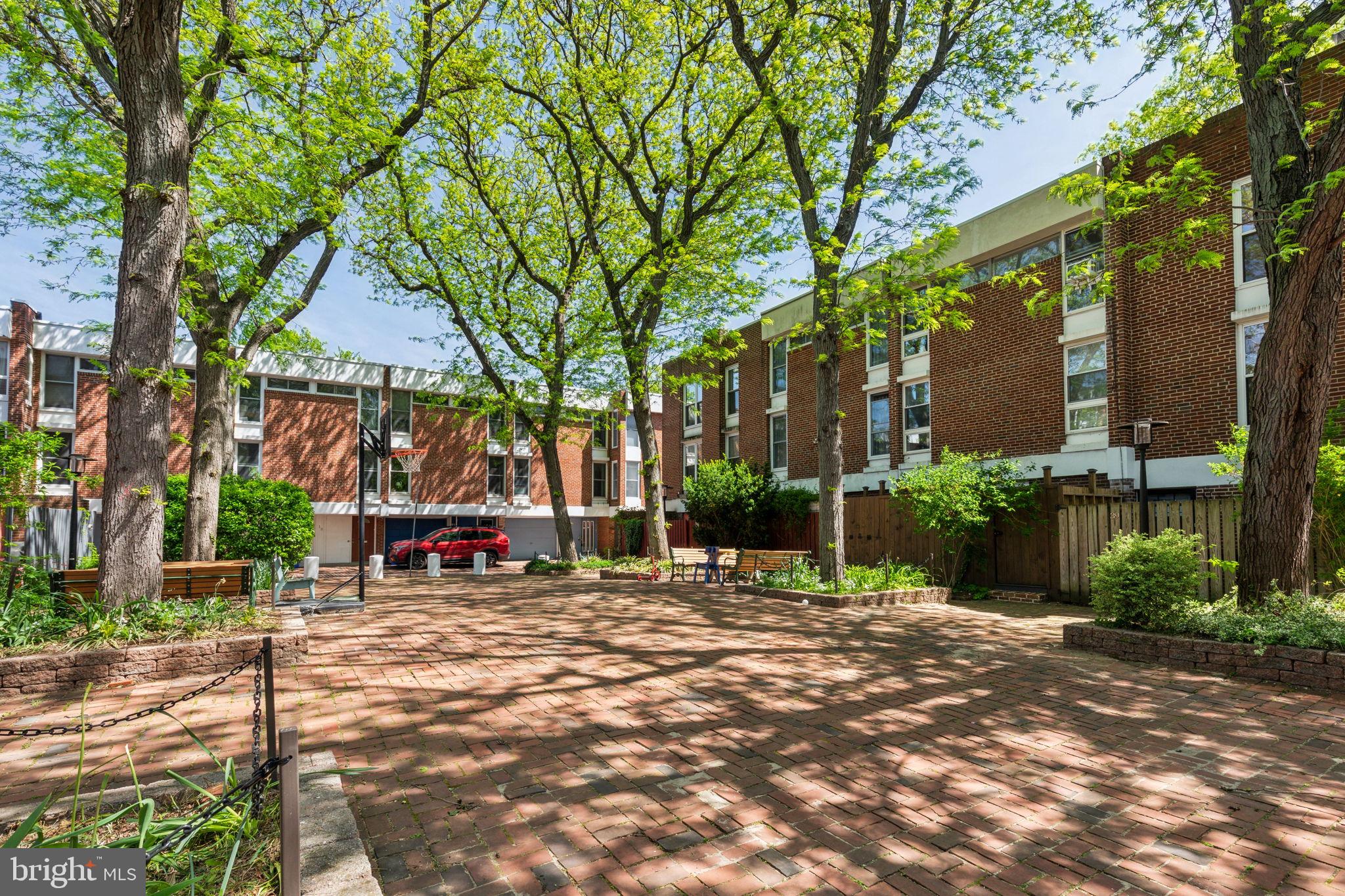 UNIVERSITY CITY - Residential