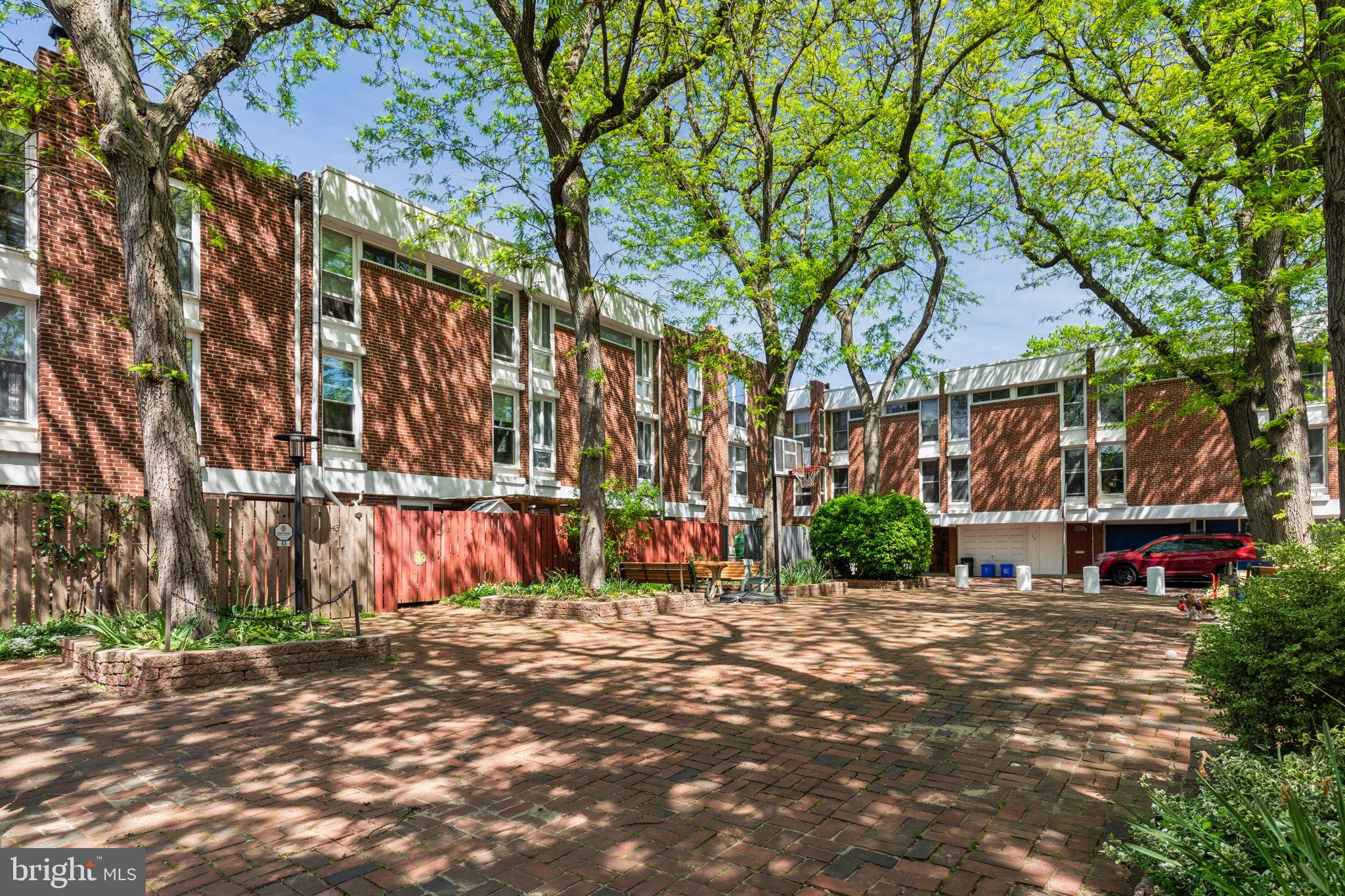 UNIVERSITY CITY - Residential