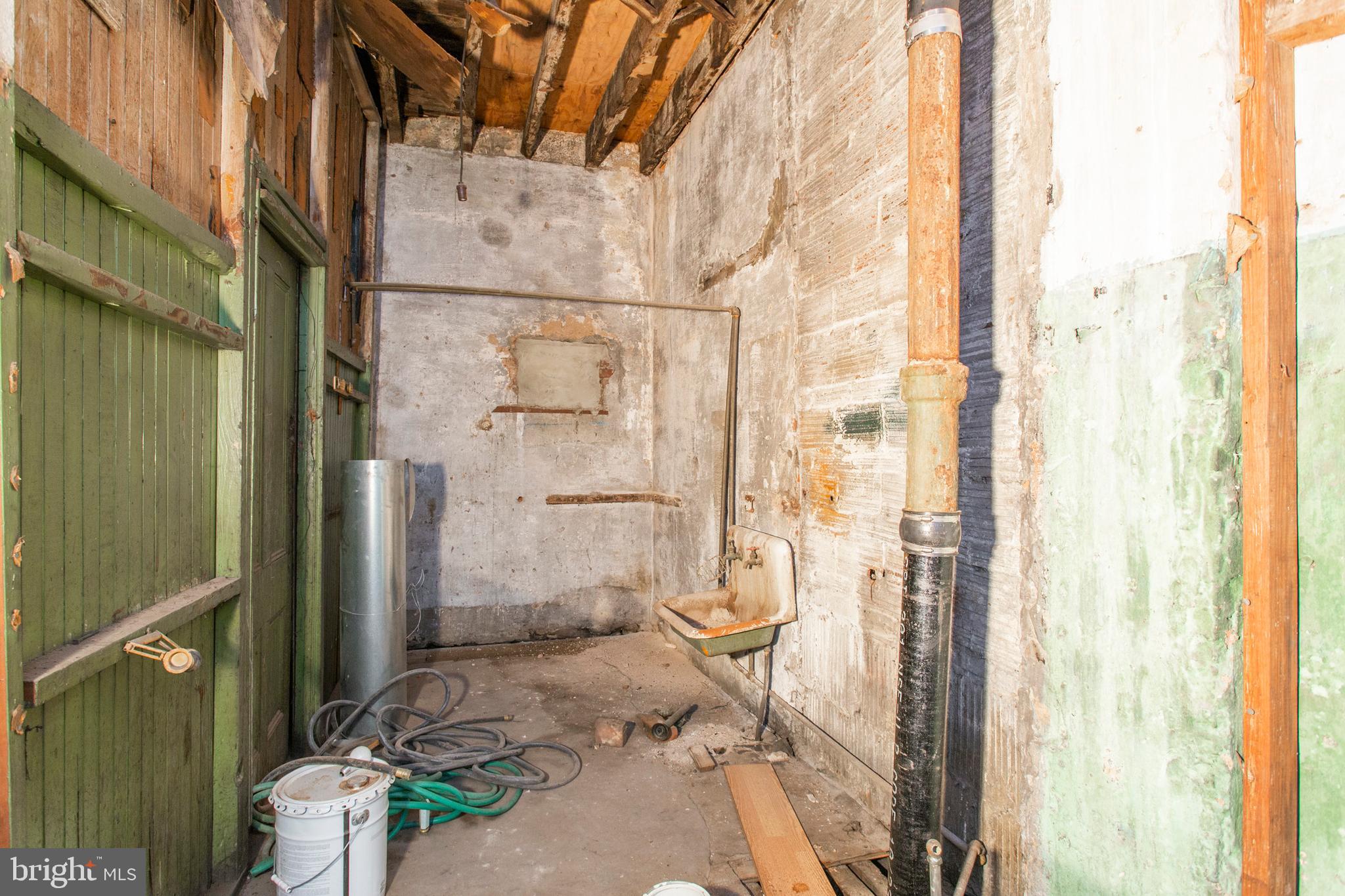 SOUTH STREET - Commercial Sale