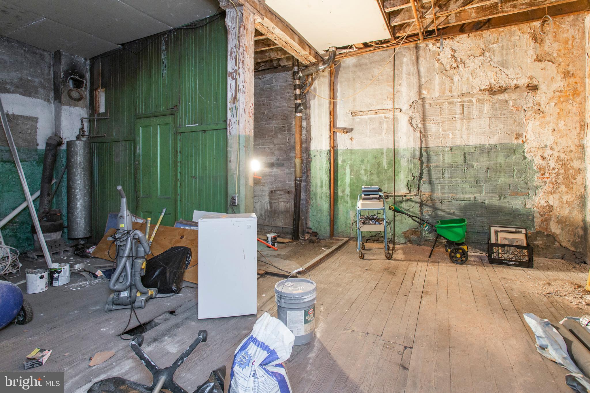 SOUTH STREET - Commercial Sale