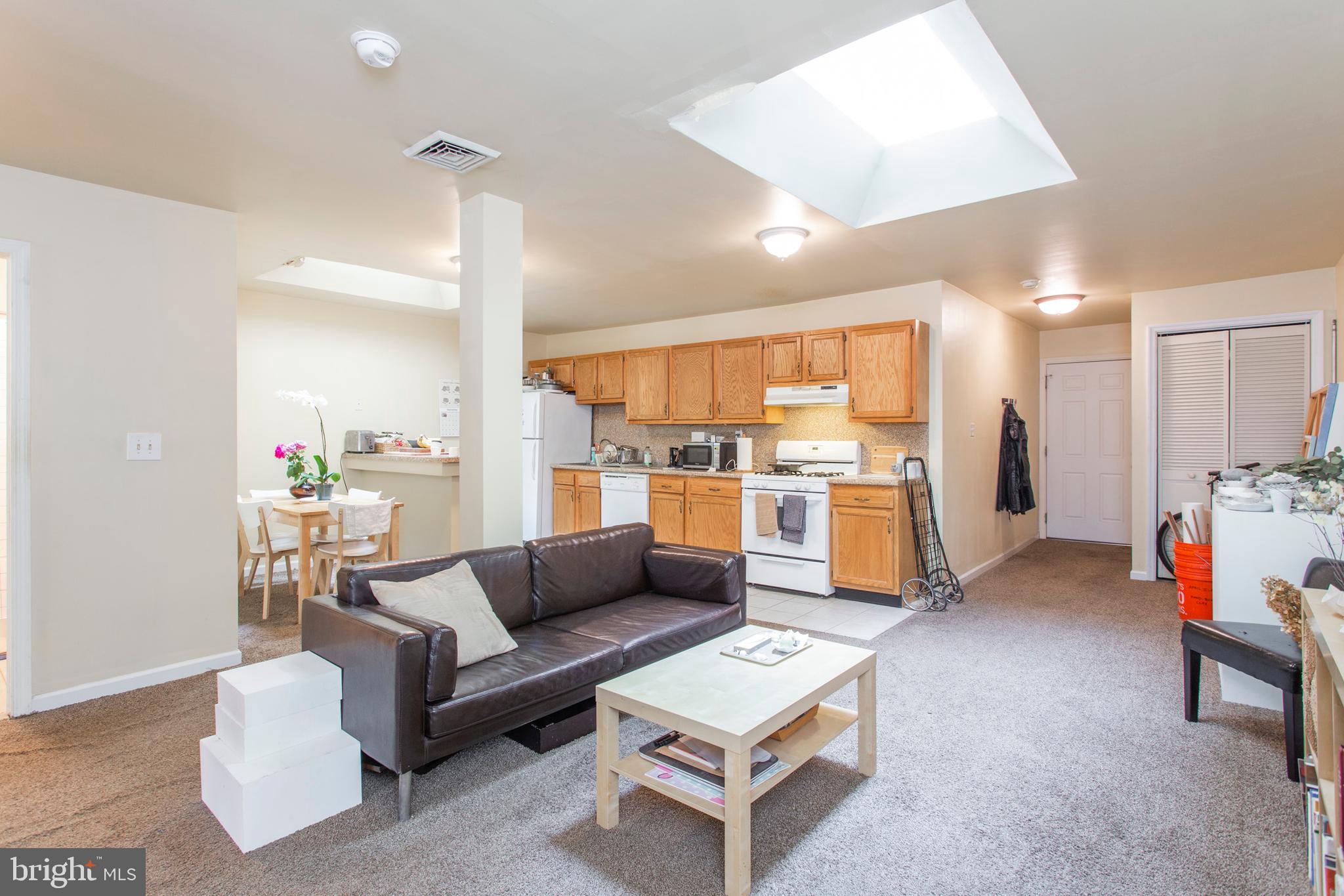 SOUTH STREET - Commercial Sale