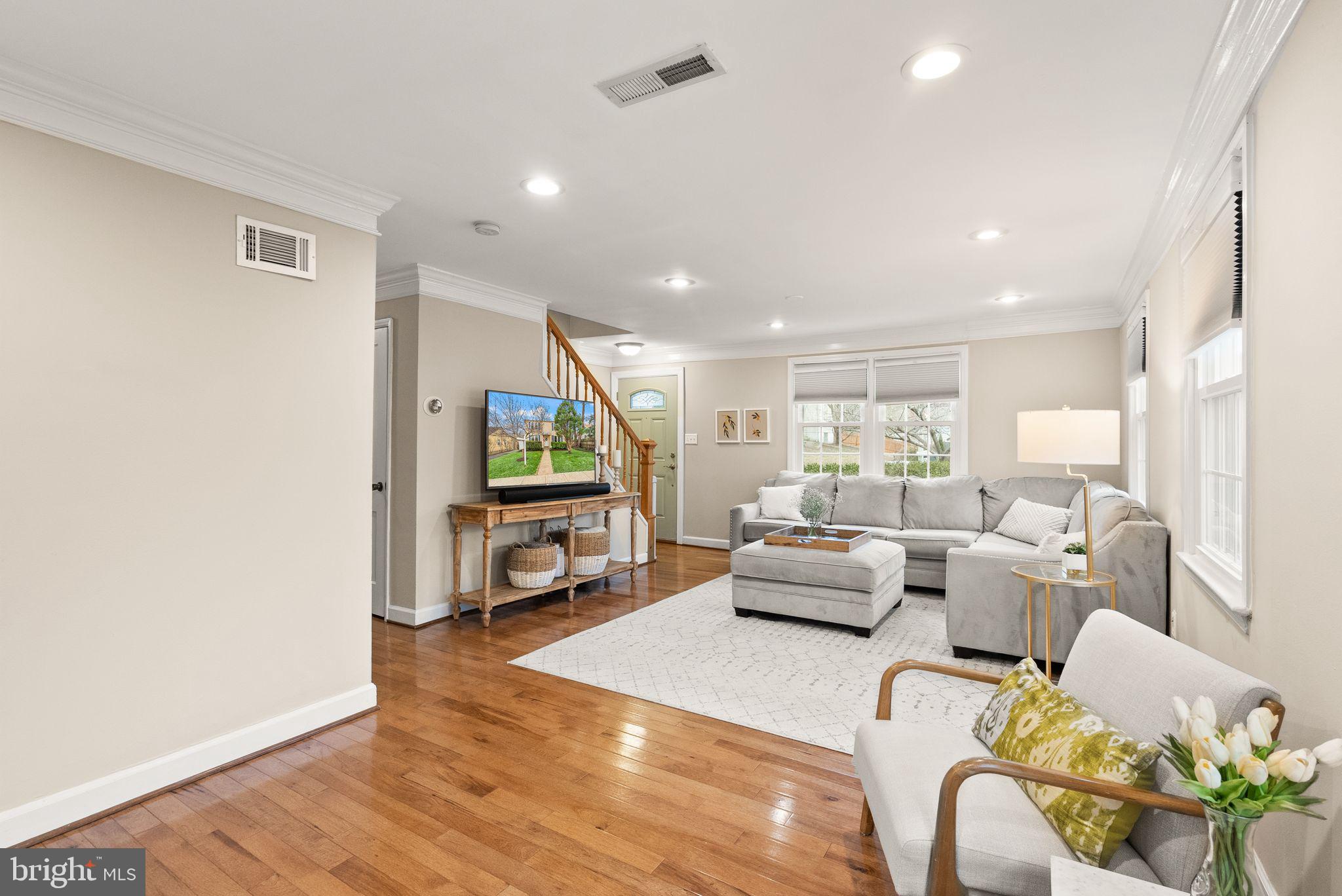 WEST LAWN - Residential