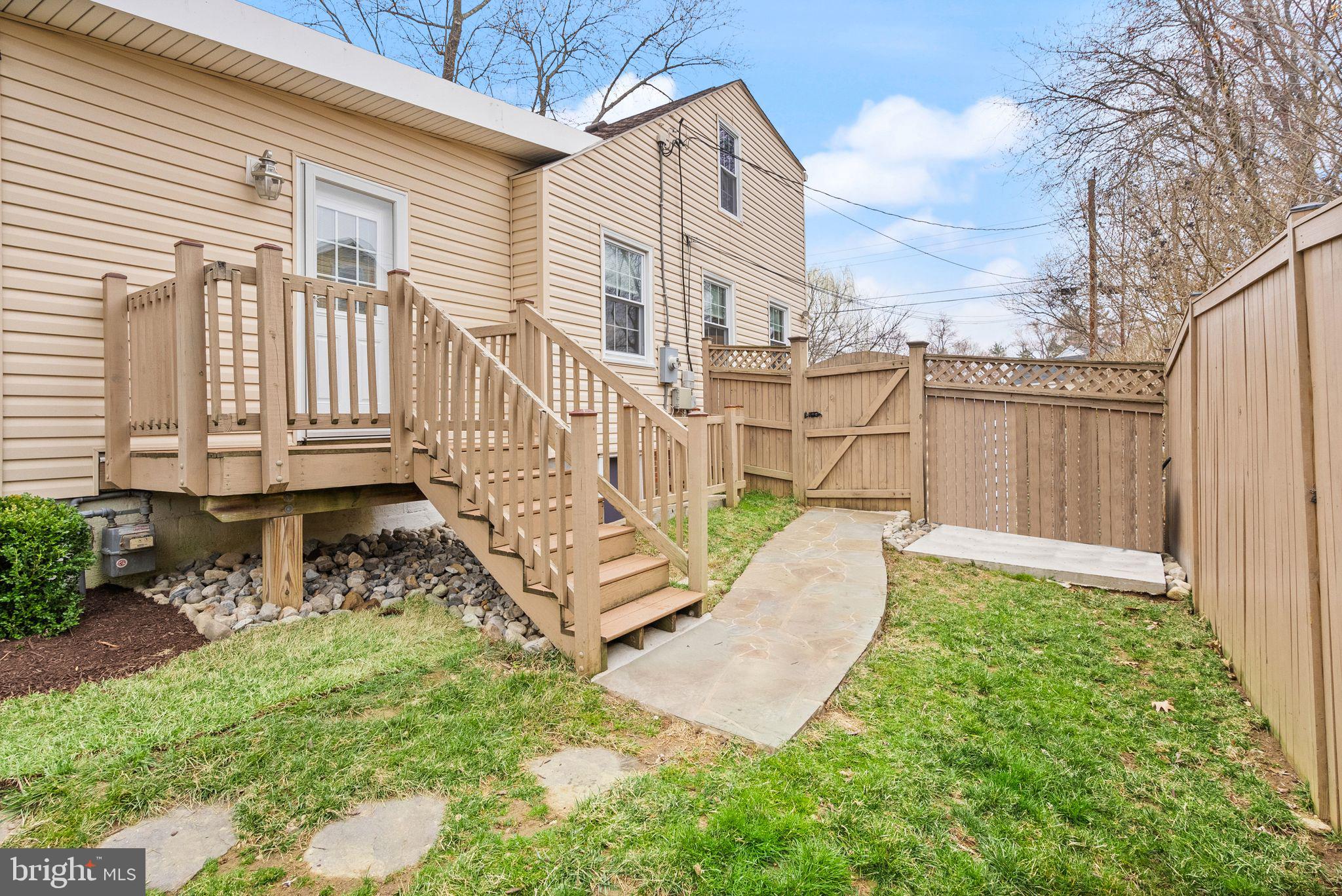 WEST LAWN - Residential