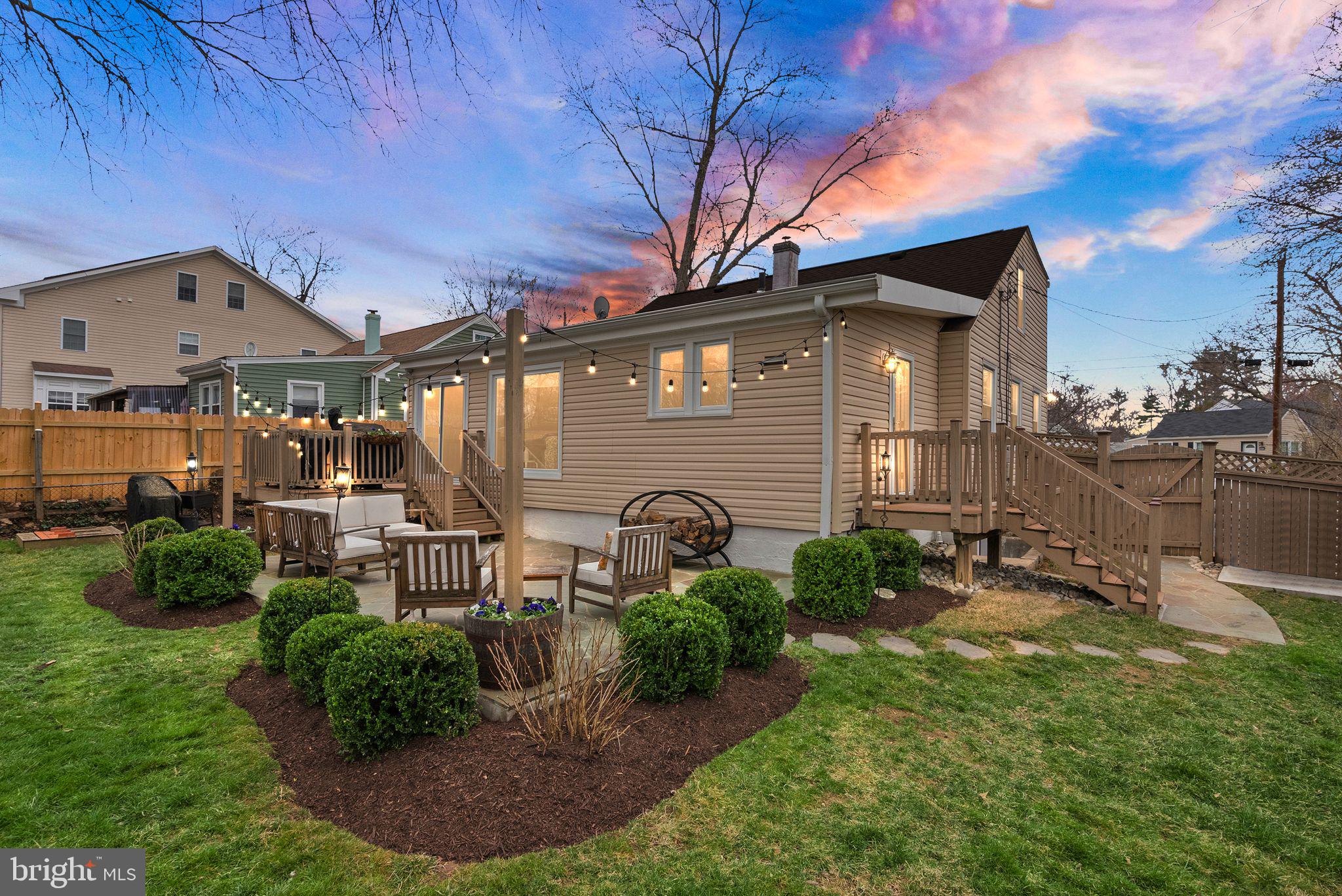 WEST LAWN - Residential