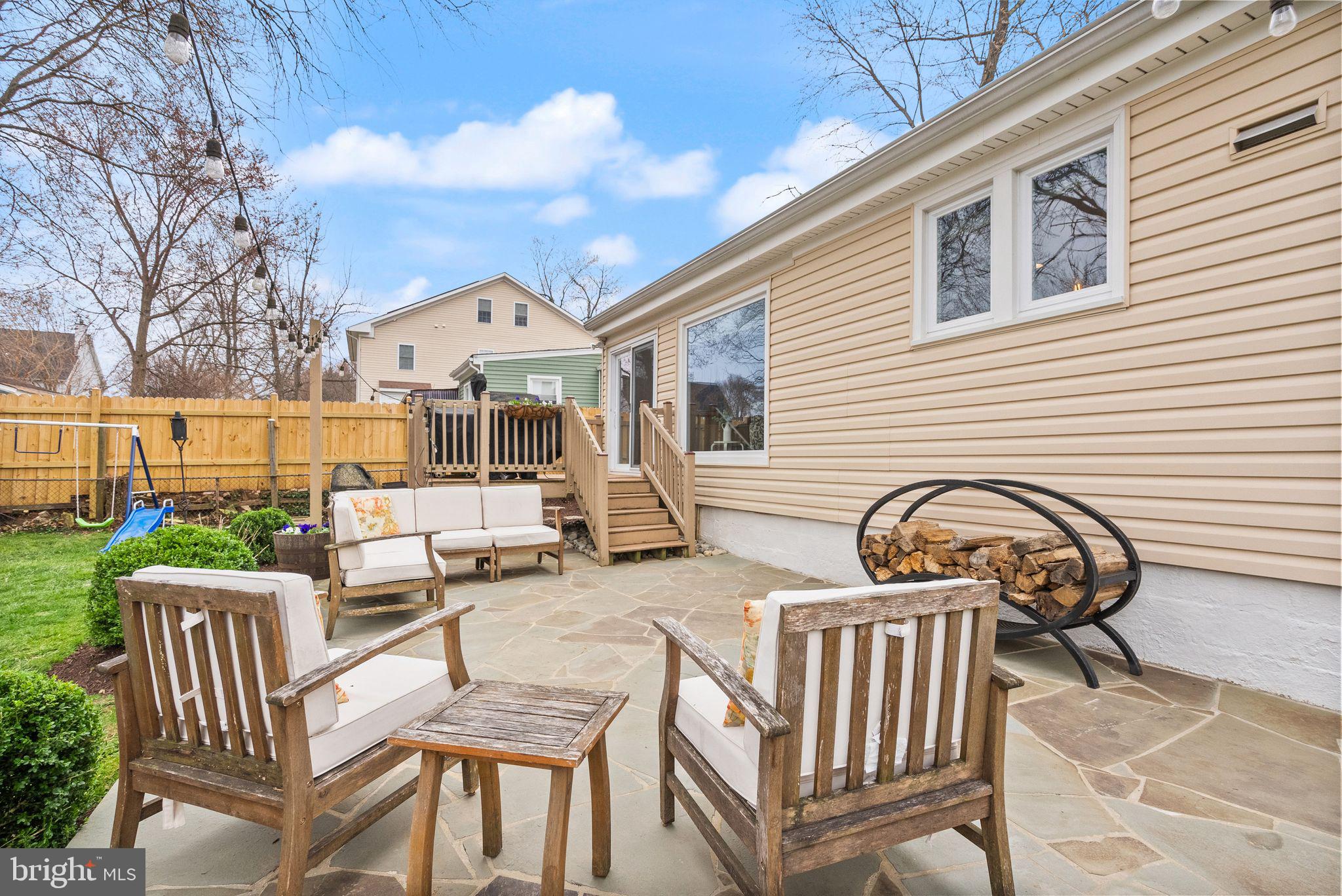 WEST LAWN - Residential